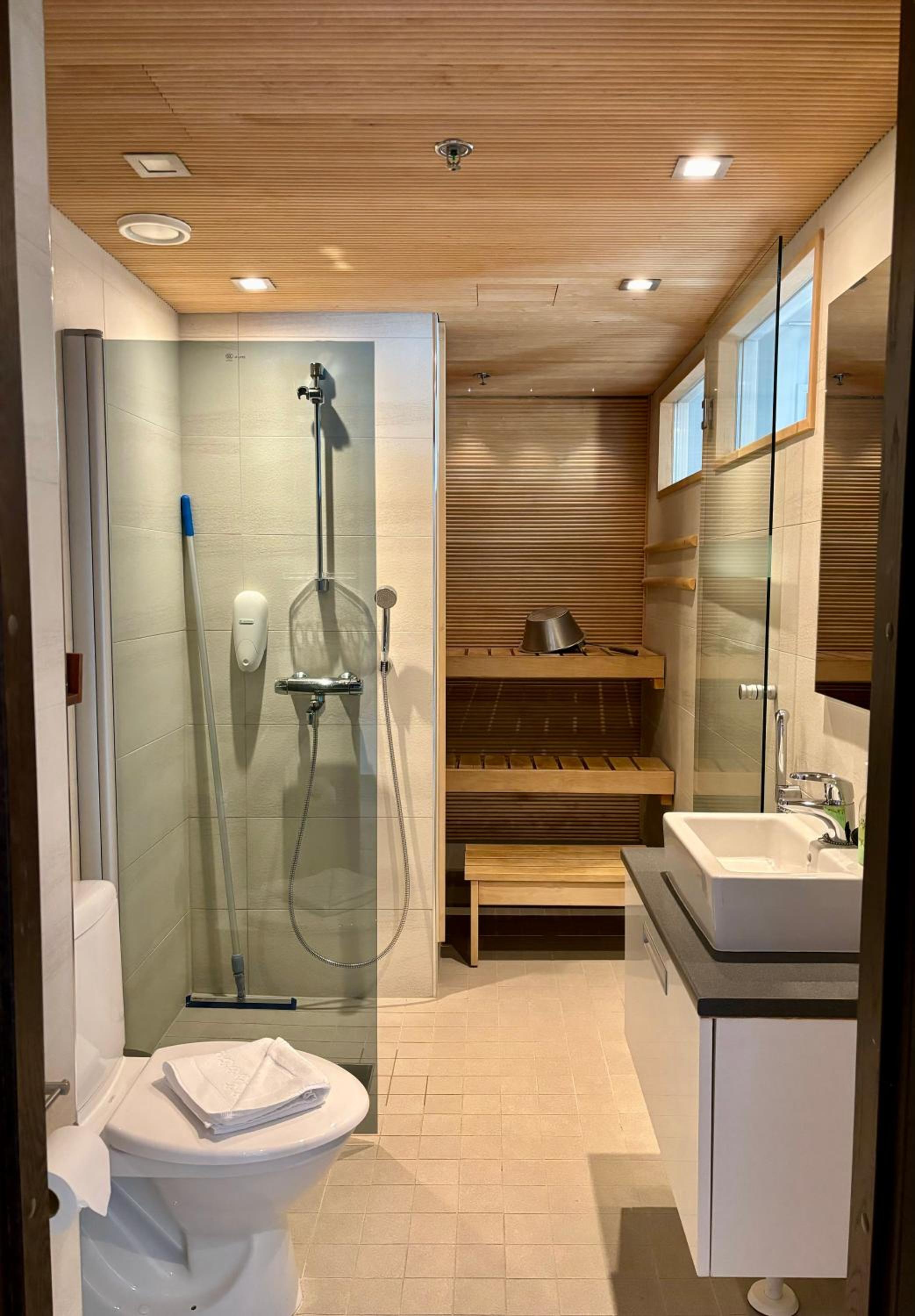 Levi Suites Levi Gold