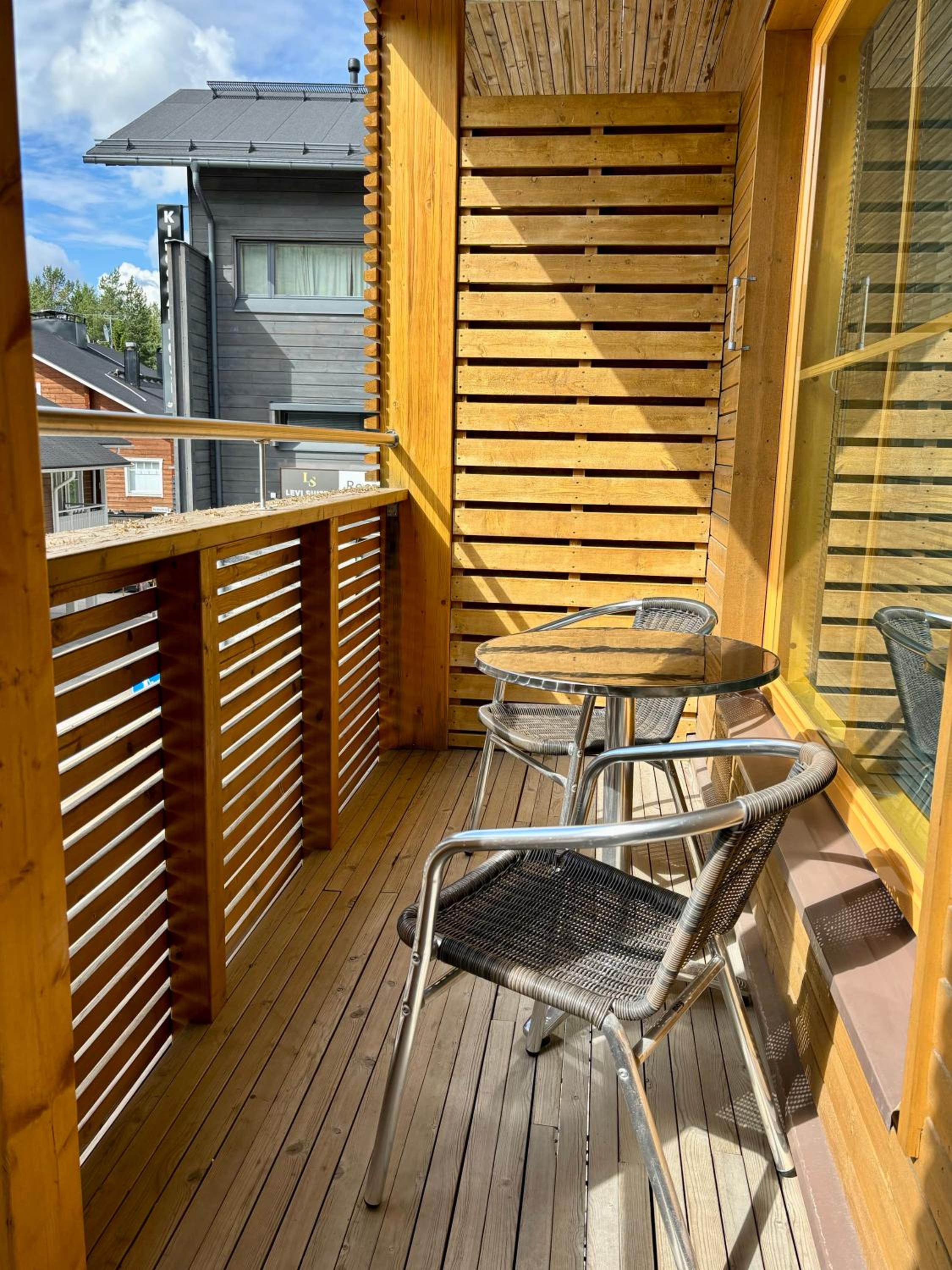 Levi Suites Levi Gold