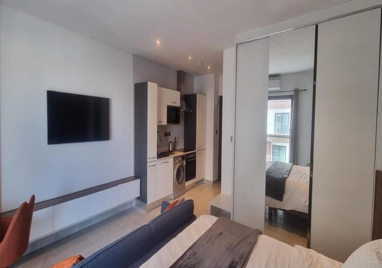 Sleek Studio: Signature Luxury view 2