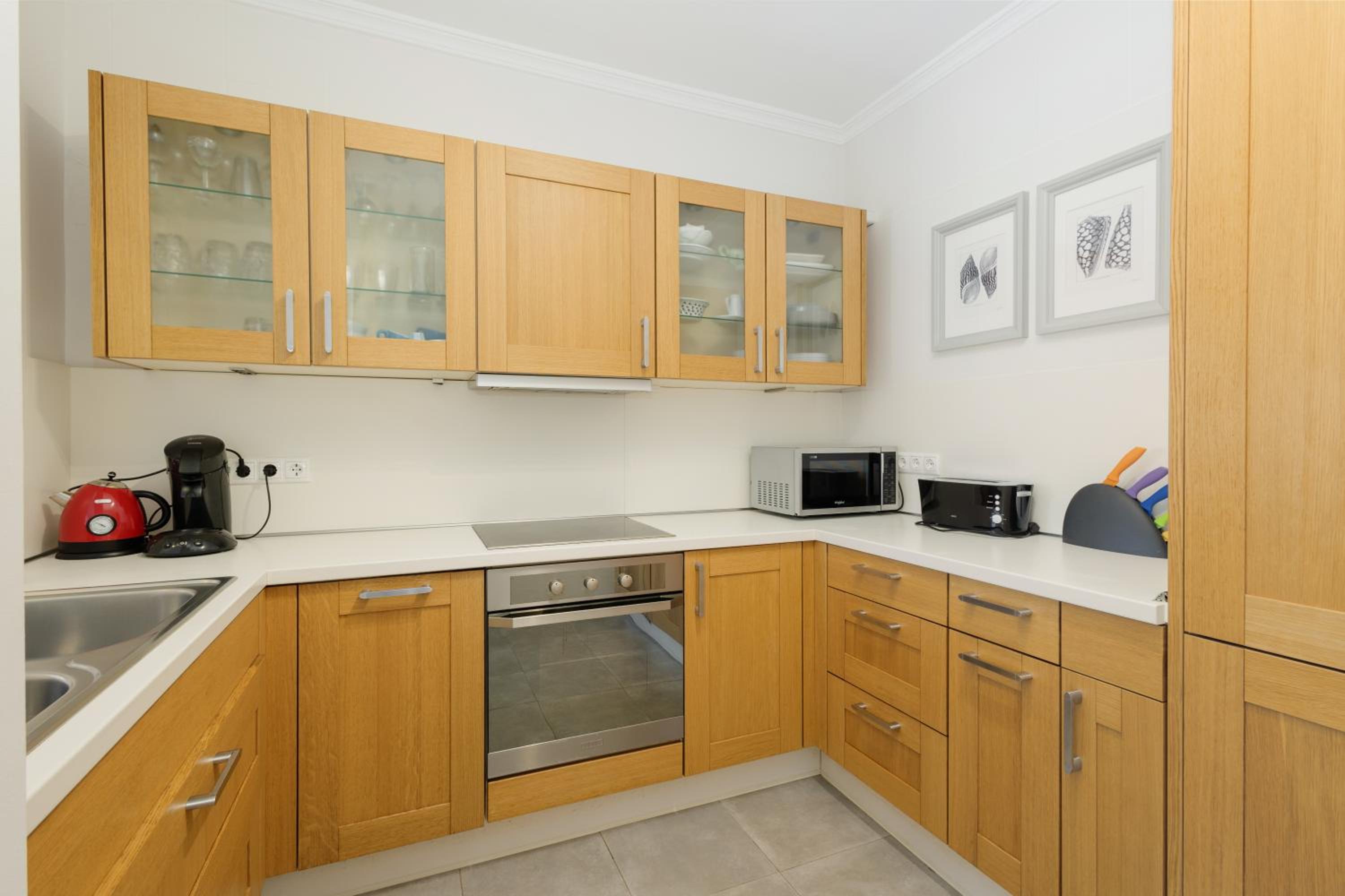 Cozy apartment with terrace and access to the beach, in Elviria, Marbella East view 5