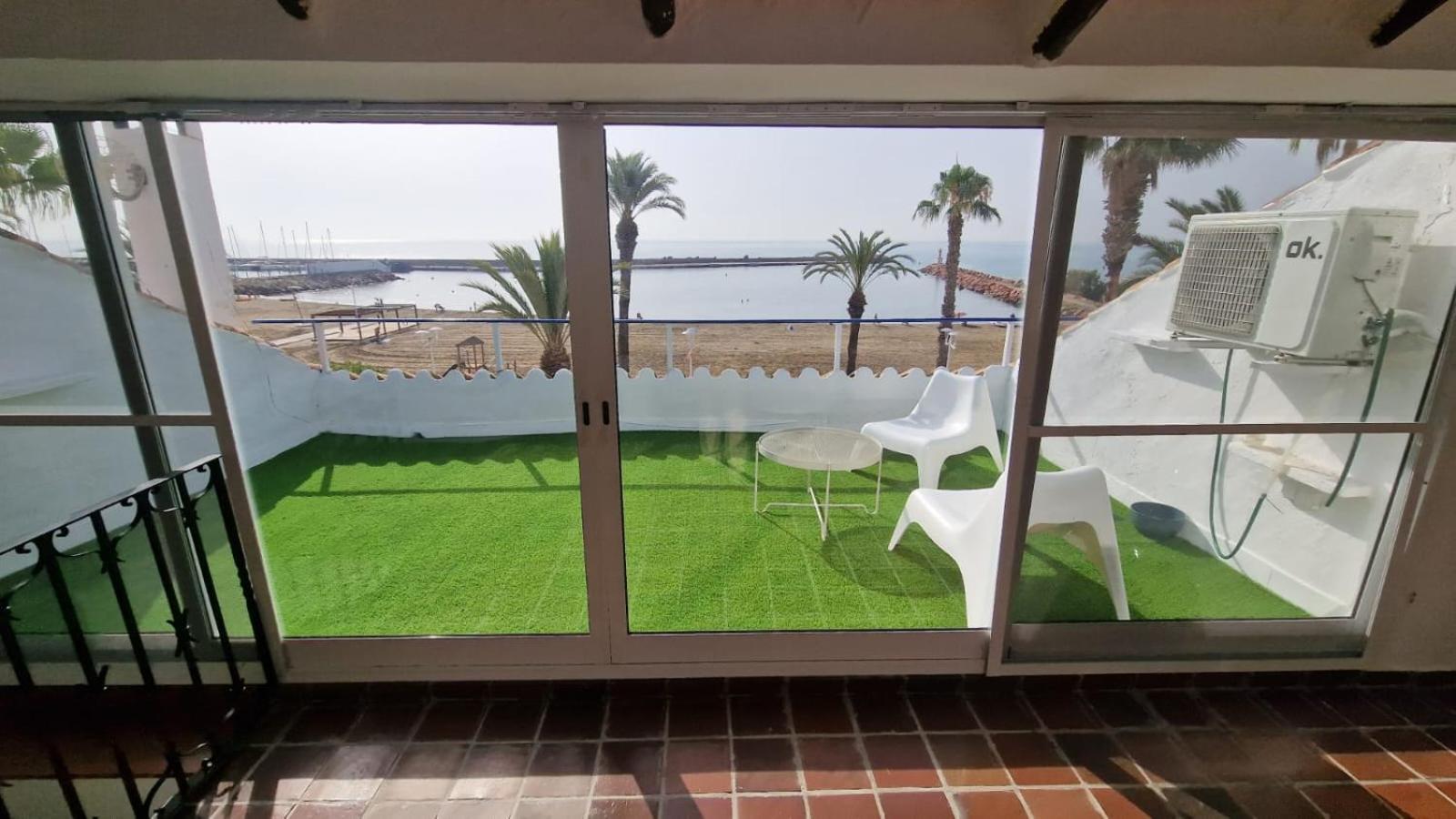 Beachfront vila