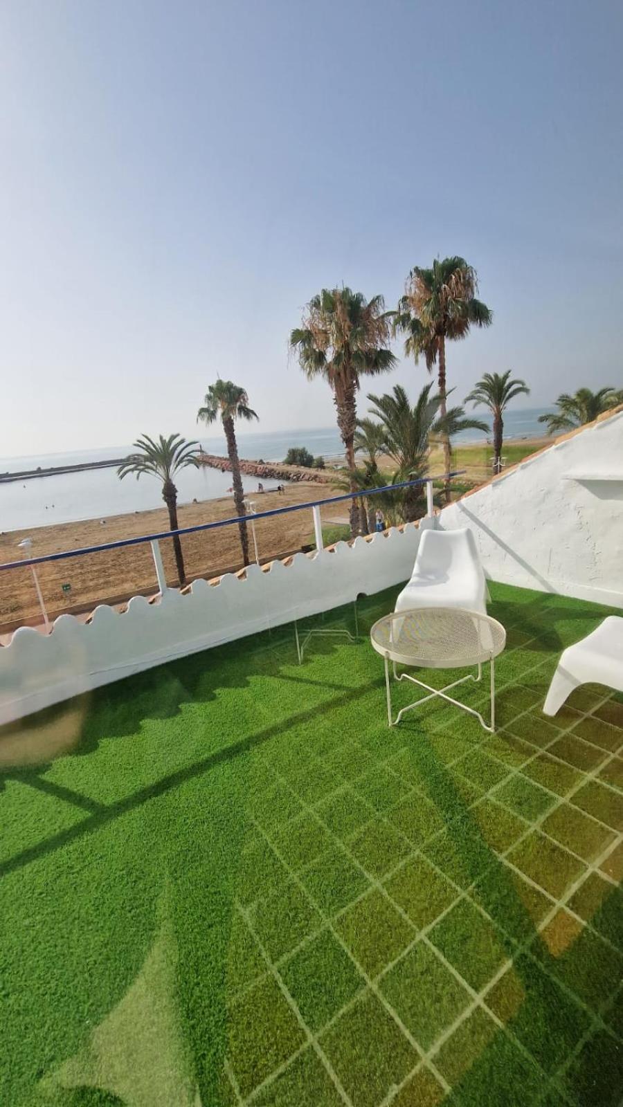 Beachfront vila
