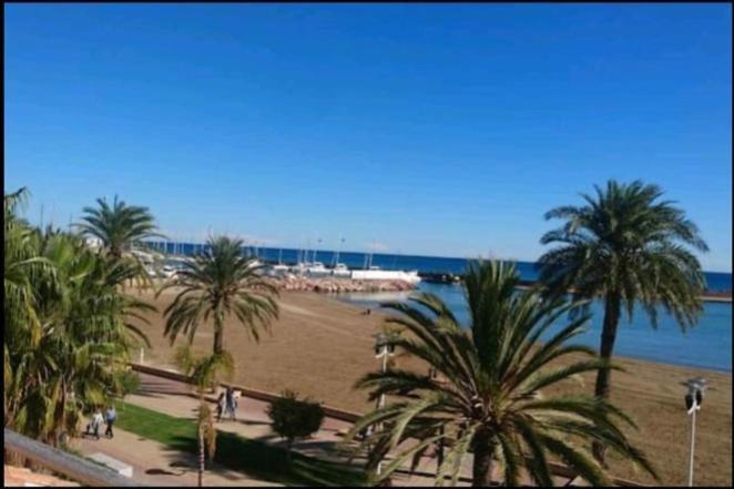 Beachfront vila