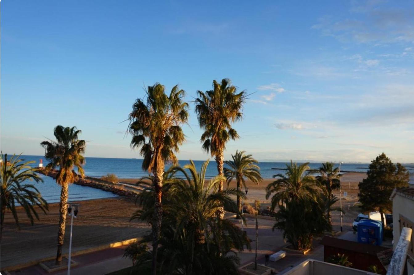 Beachfront vila