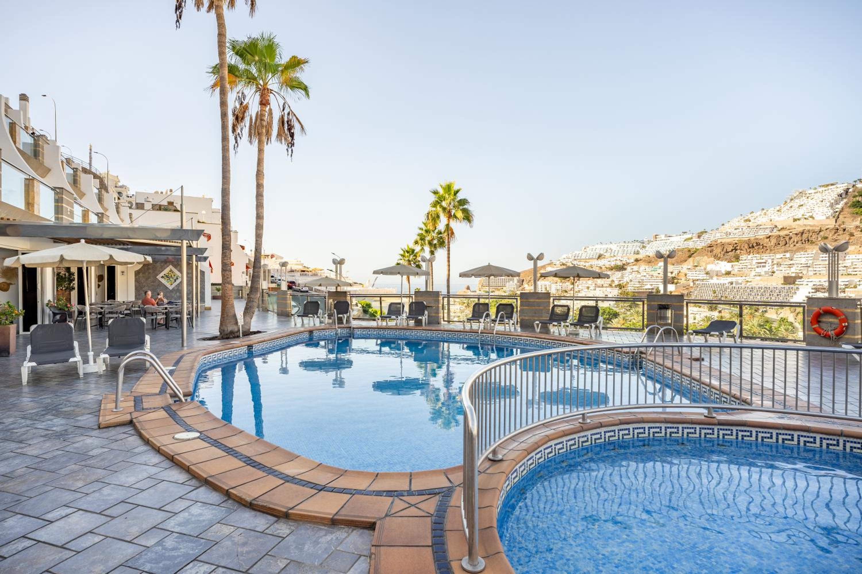 Apartamentos Cabau Cala Nova