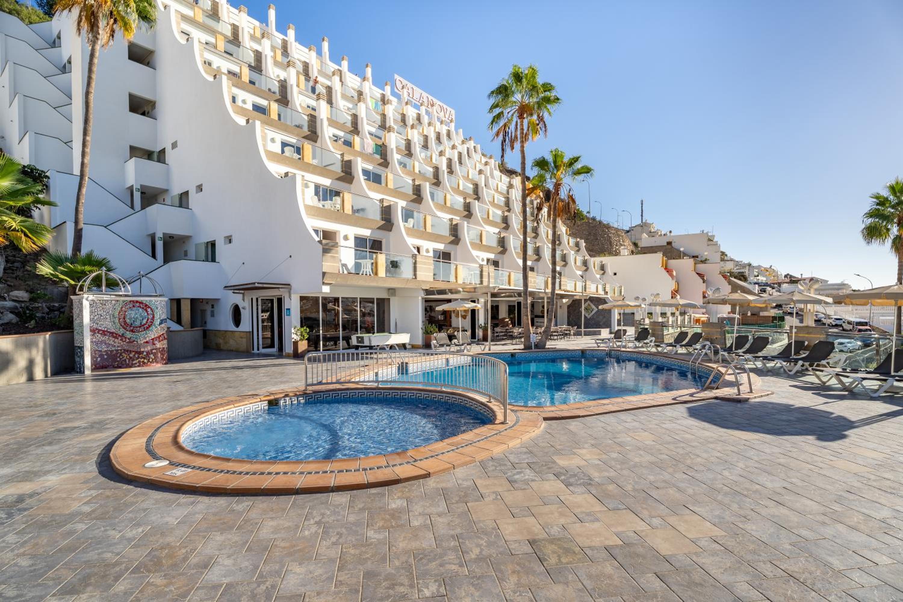 Apartamentos Cabau Cala Nova