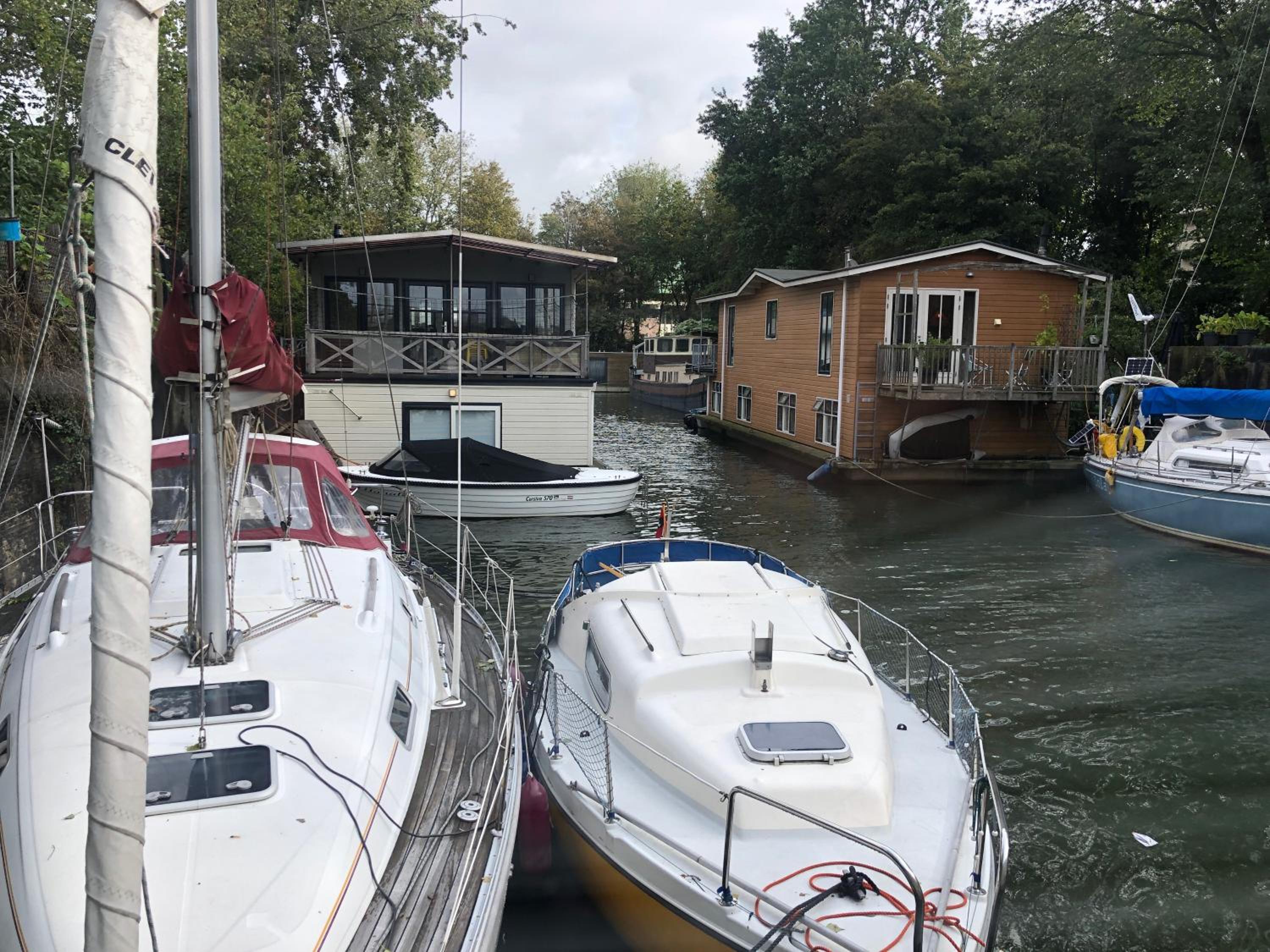 Bed and breakfast private accommodation at Amsterdam Houseboat