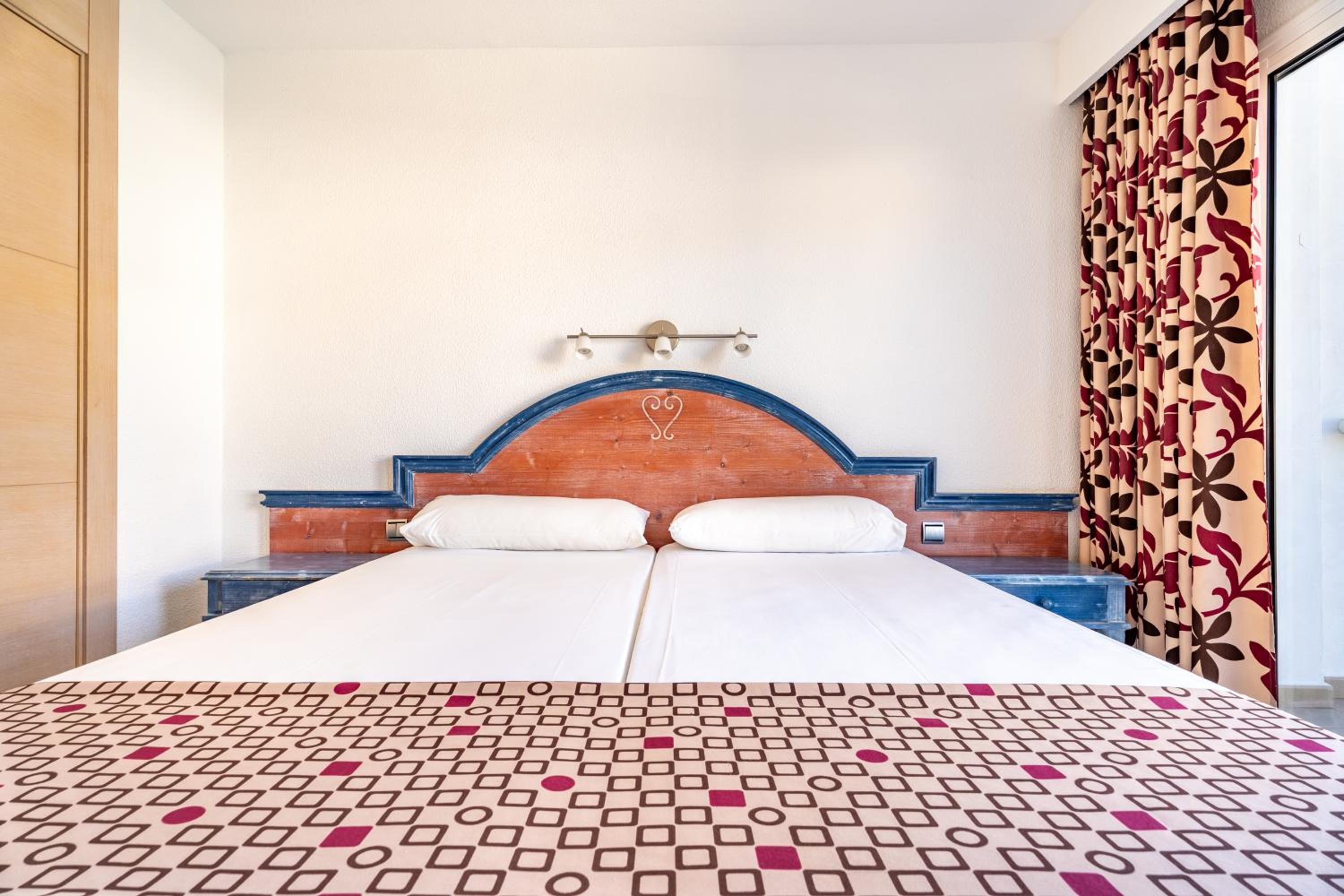 Apartamentos Cabau Cala Nova