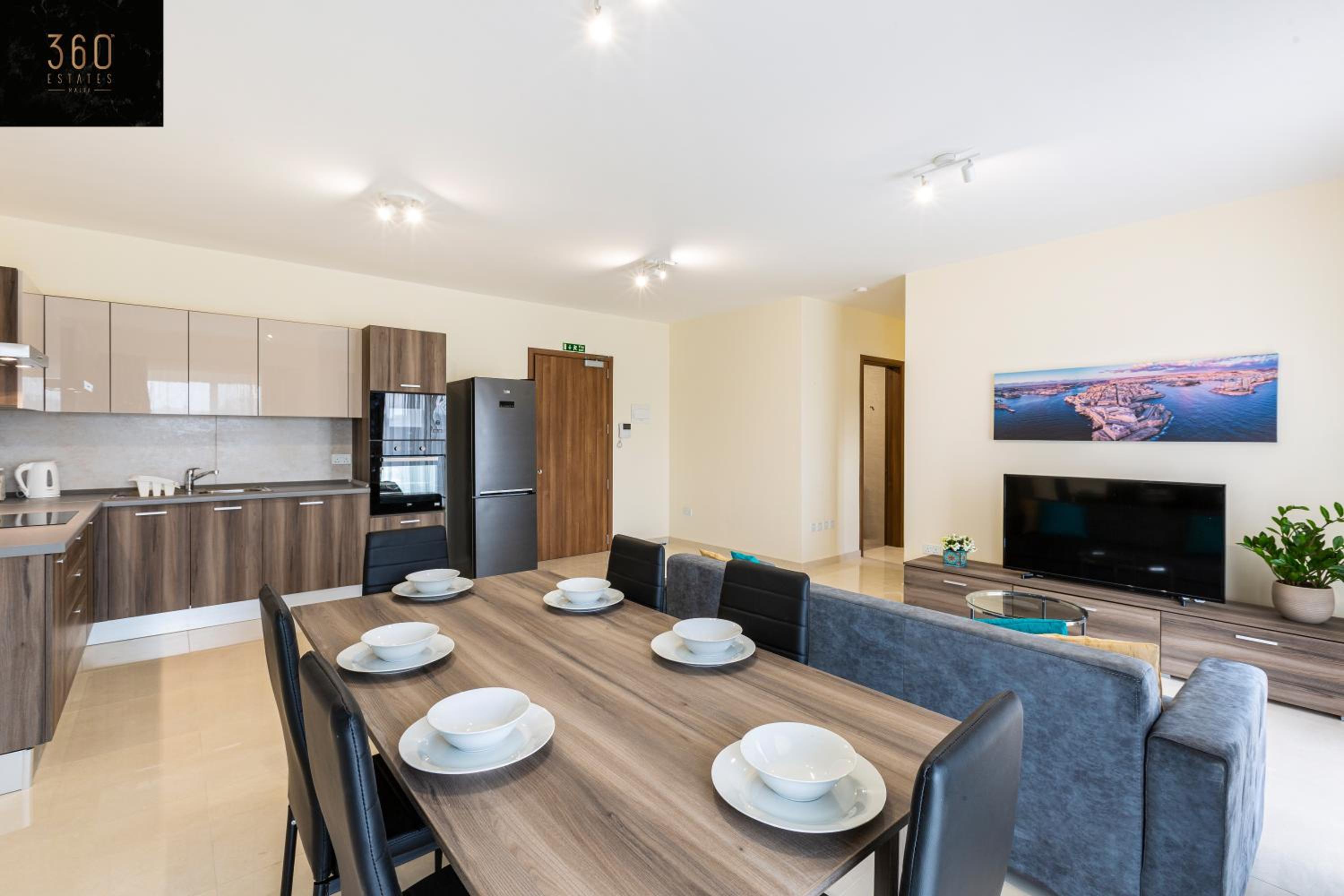 Beautiful 3BR home with private balcony with WIFI & AC by 360 Estates view 3