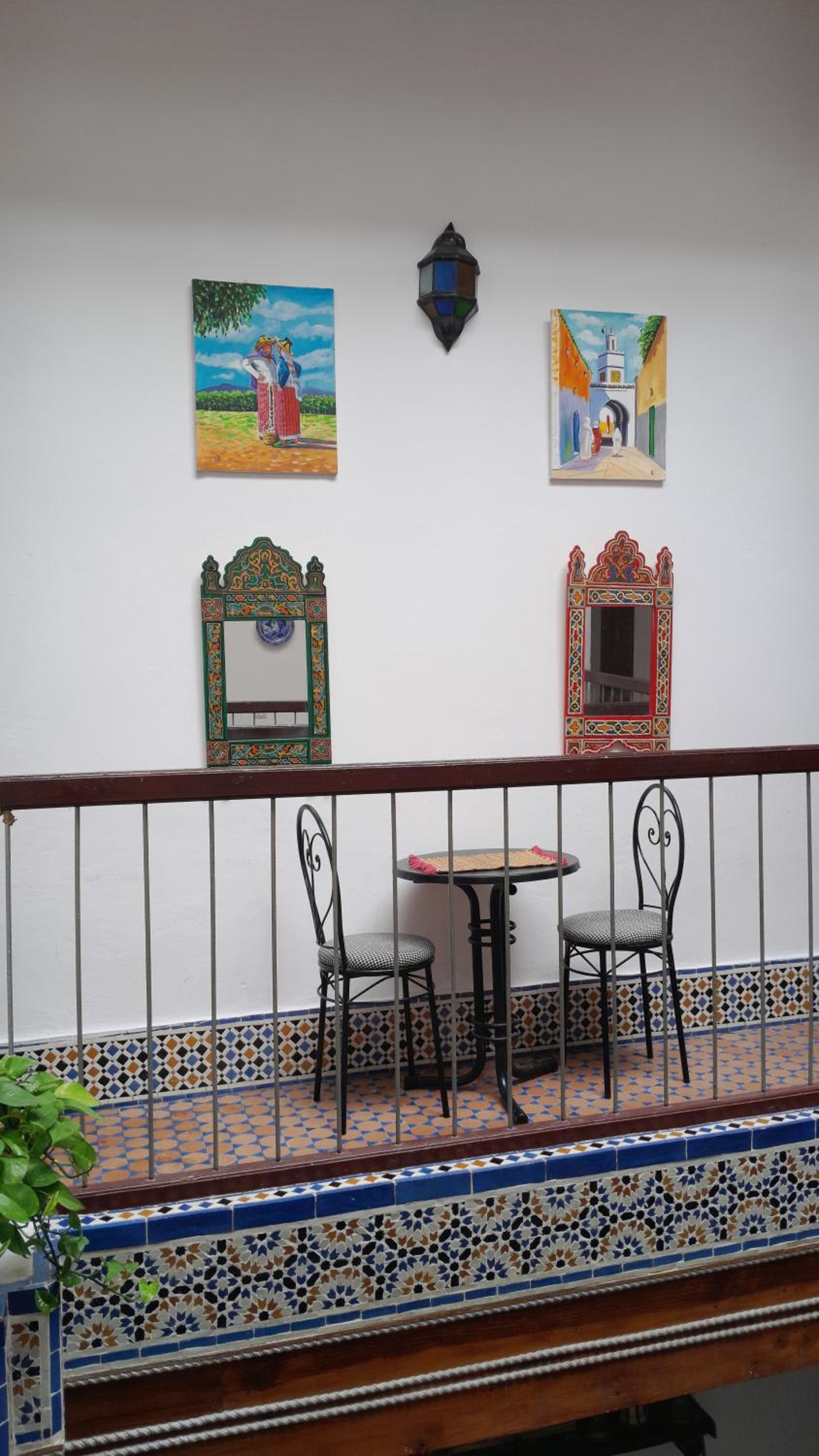 Hotel hostel four seasons - Image 1