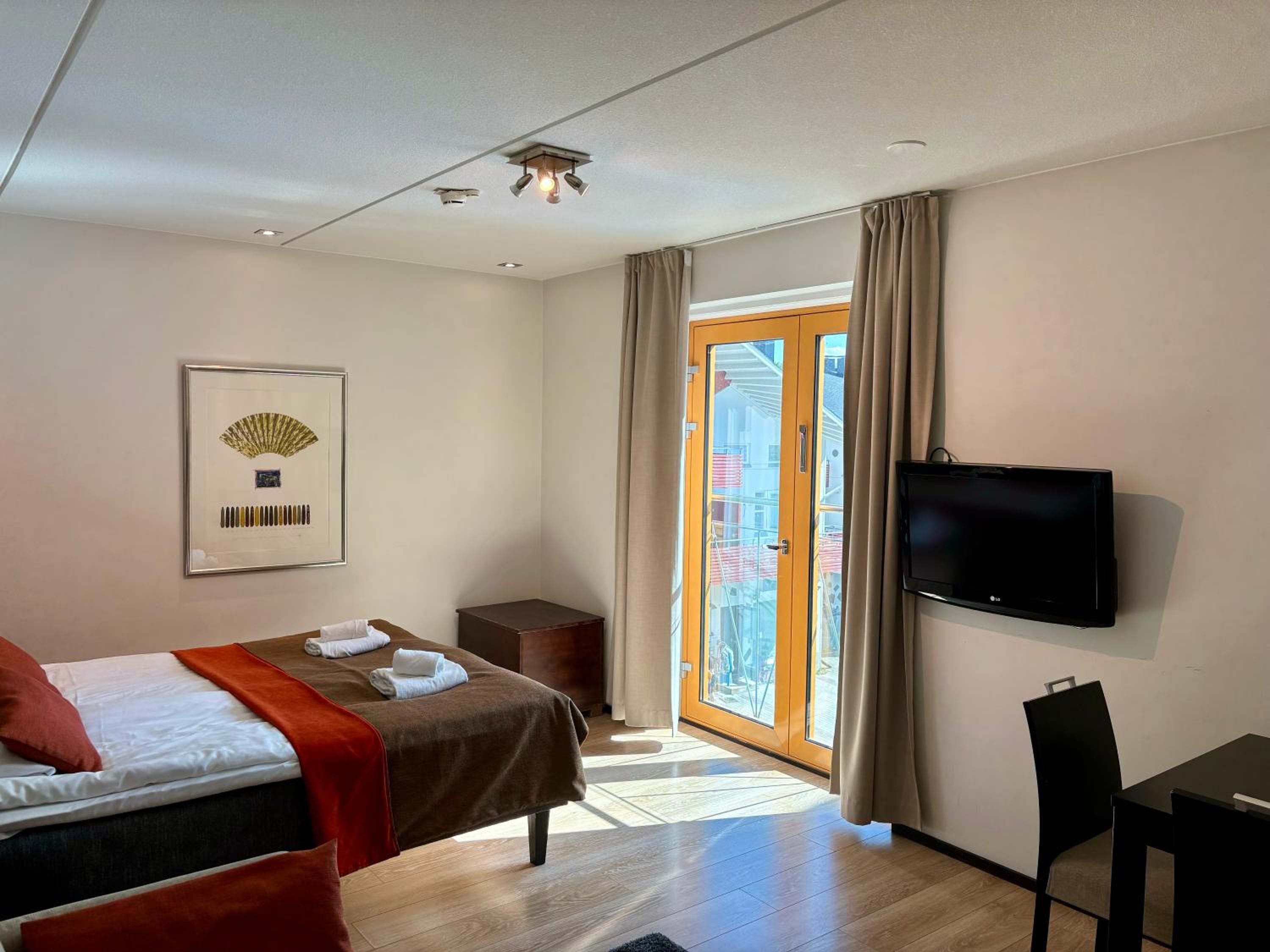 Levi Suites Levi Gold