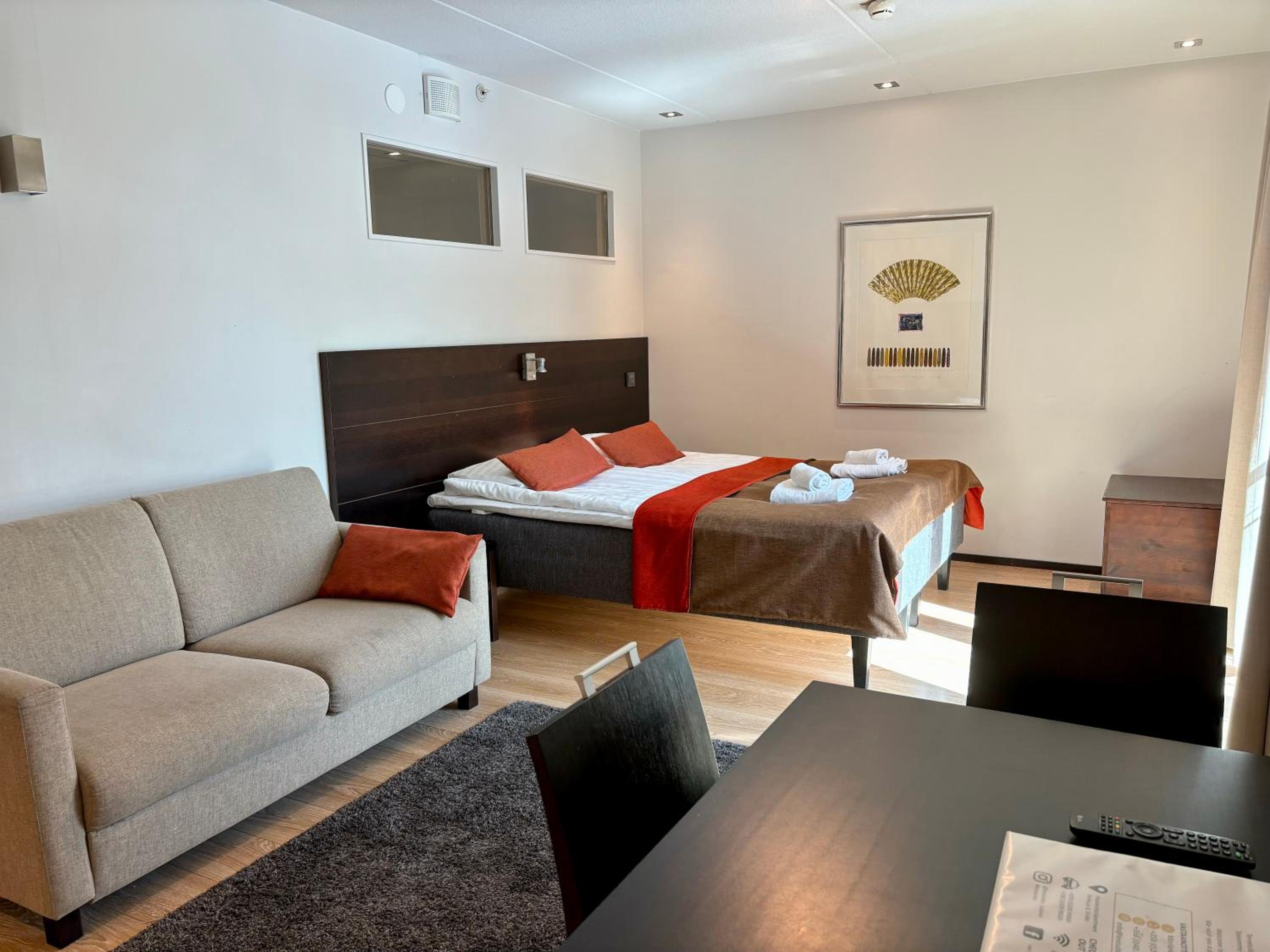 Levi Suites Levi Gold