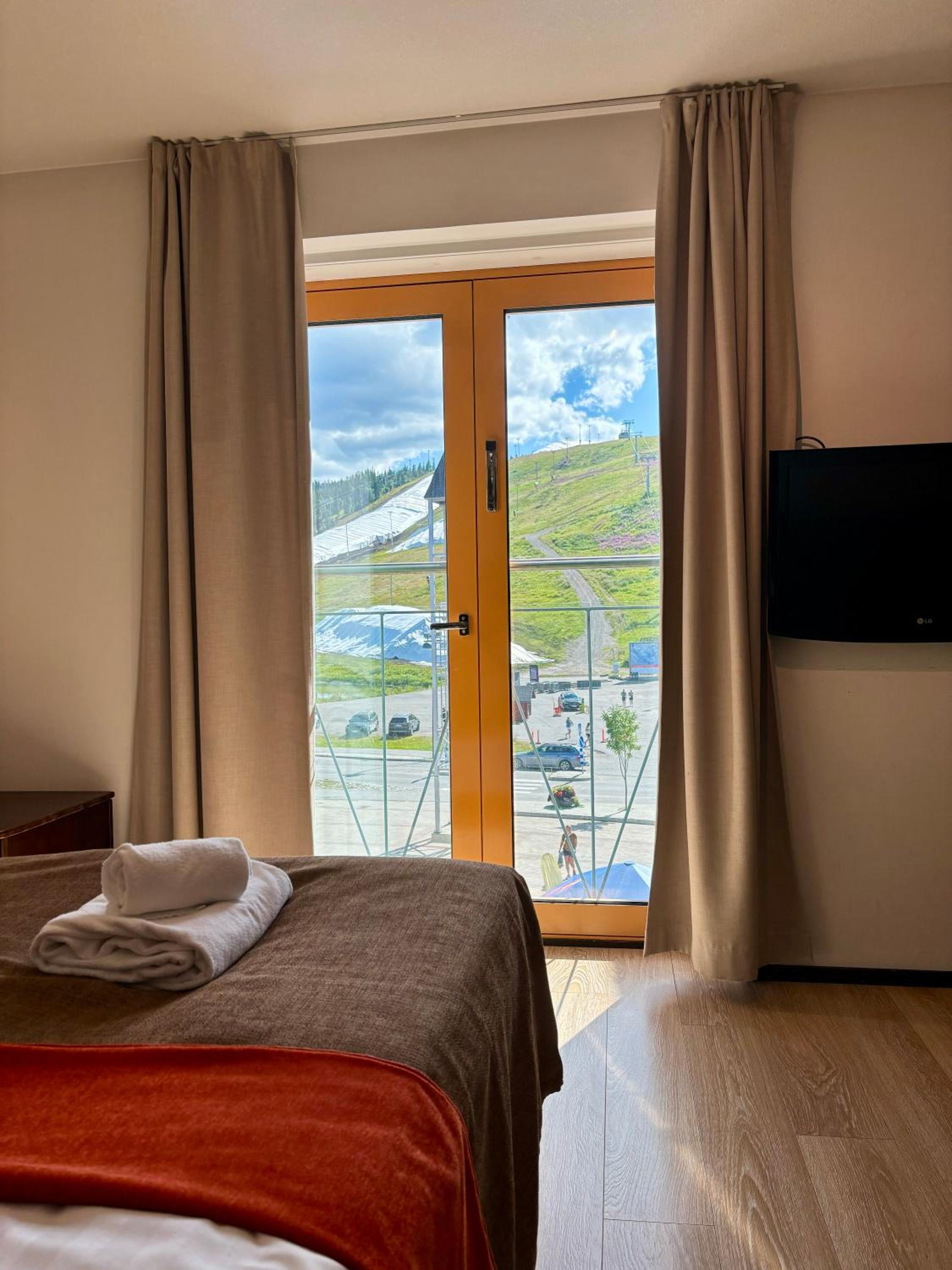 Levi Suites Levi Gold