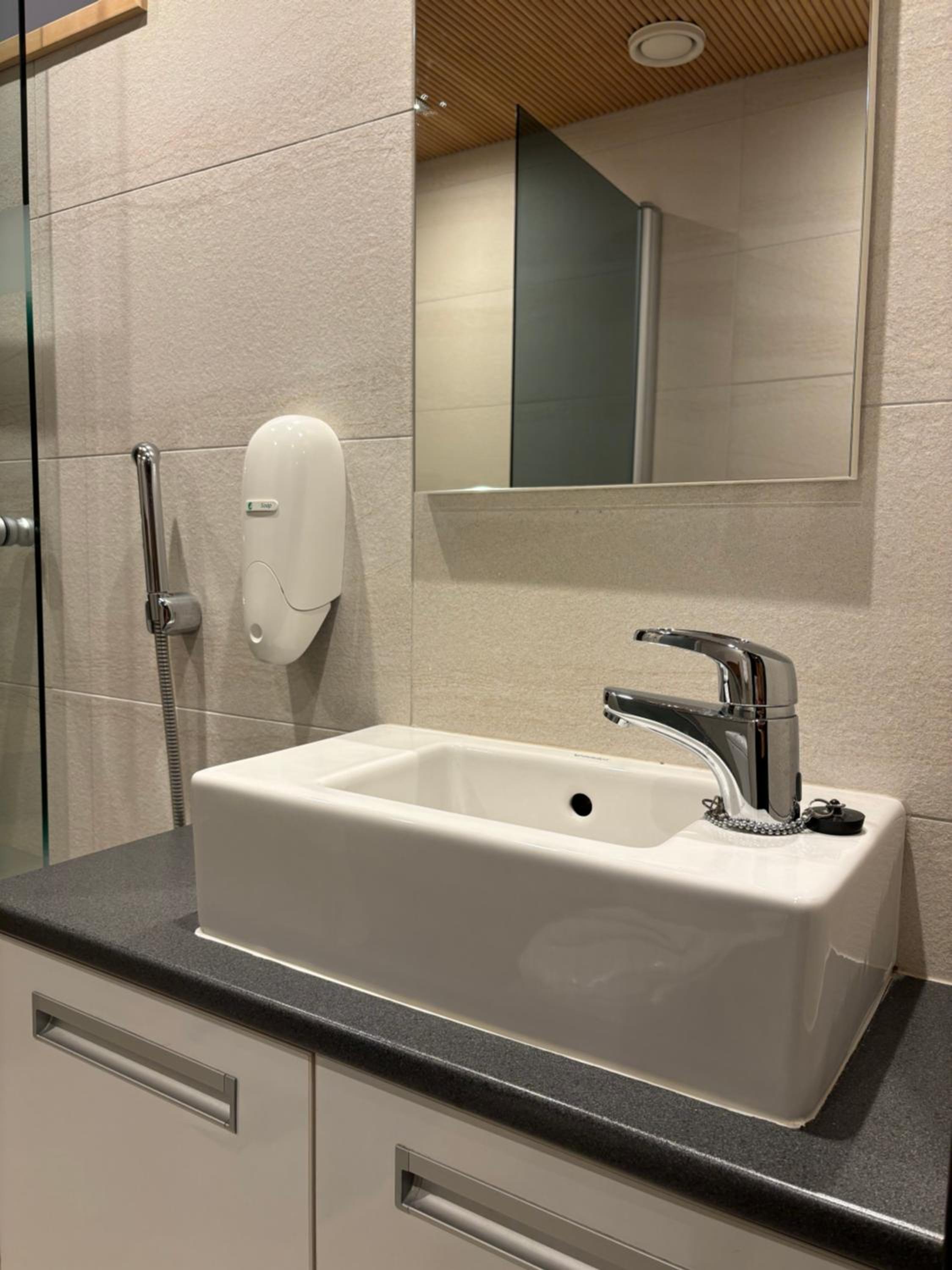 Levi Suites Levi Gold