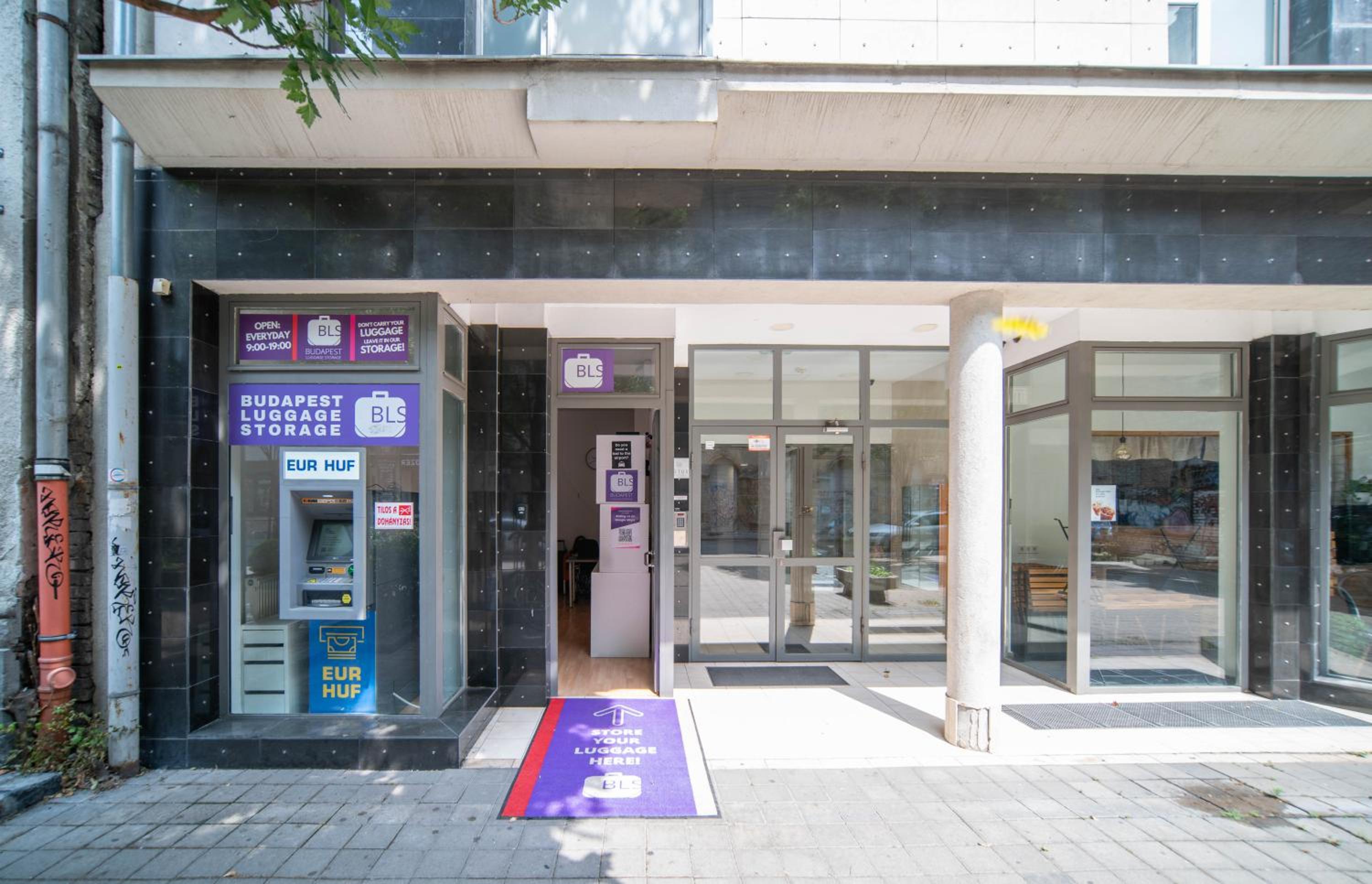 Free Parking Coco Elegant 4ppl AC view 3