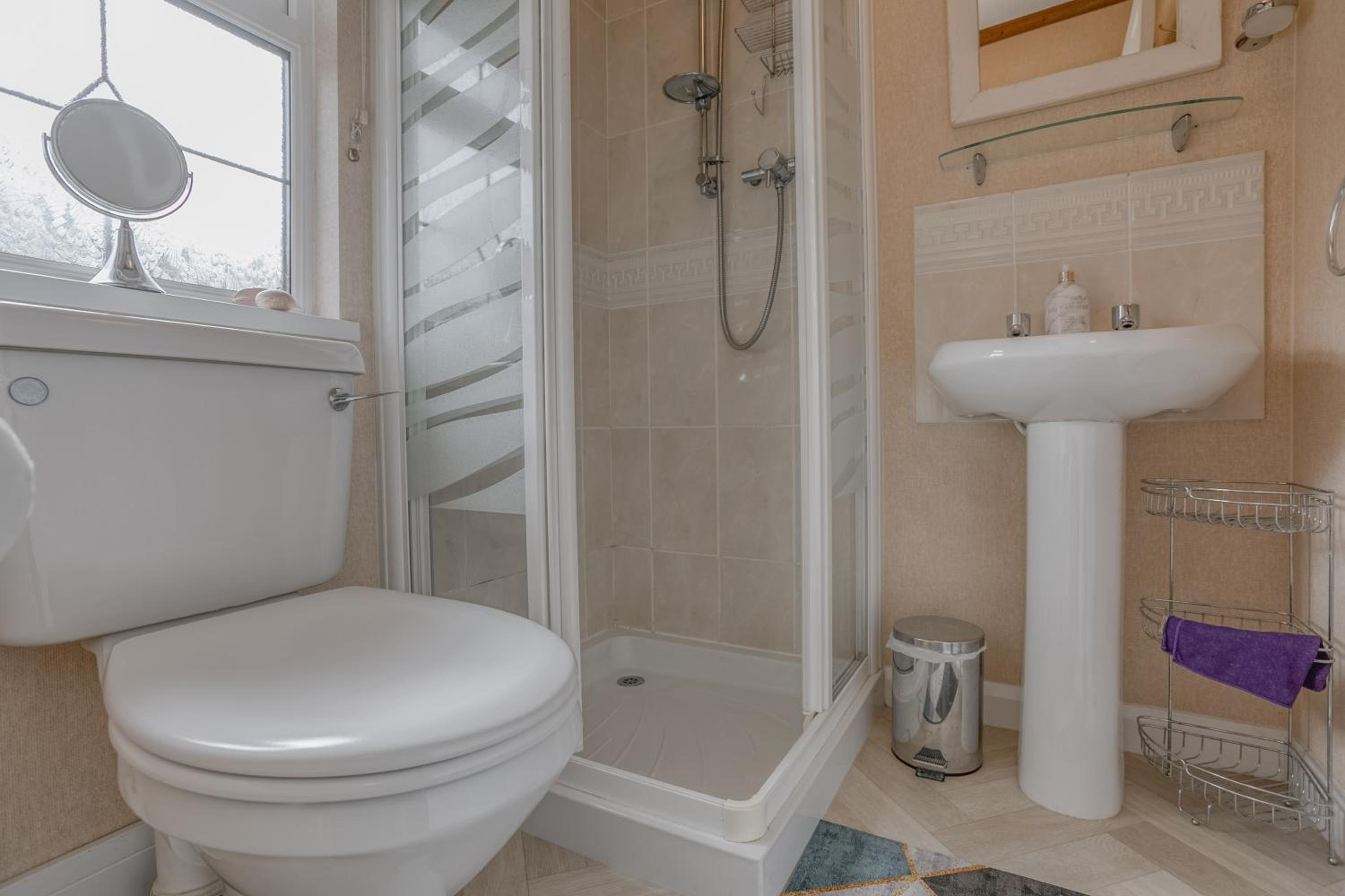 Lakeside Lodge - Weybourne -Crabpot Cottages Sheringham view 4