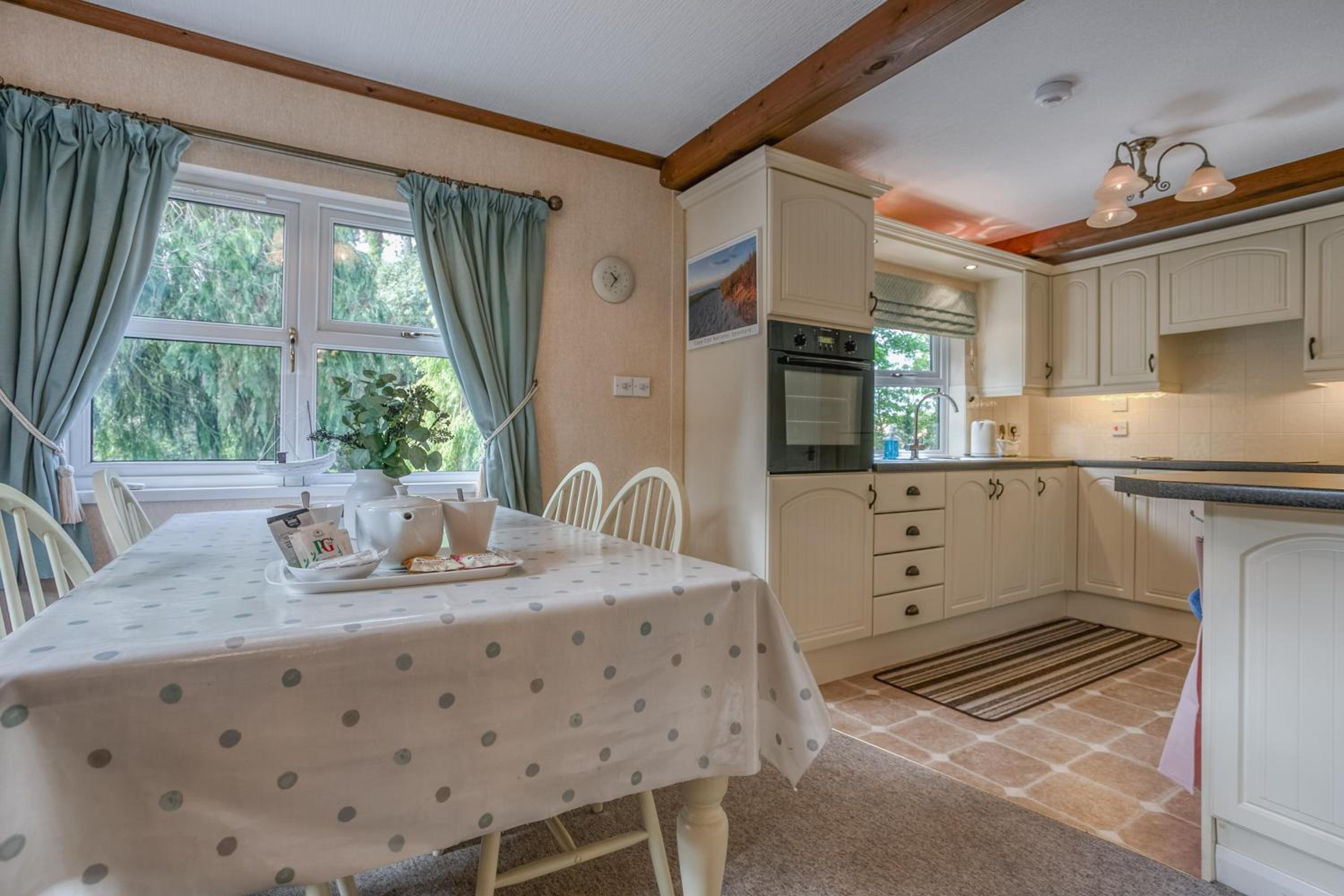 Lakeside Lodge - Weybourne -Crabpot Cottages Sheringham view 5