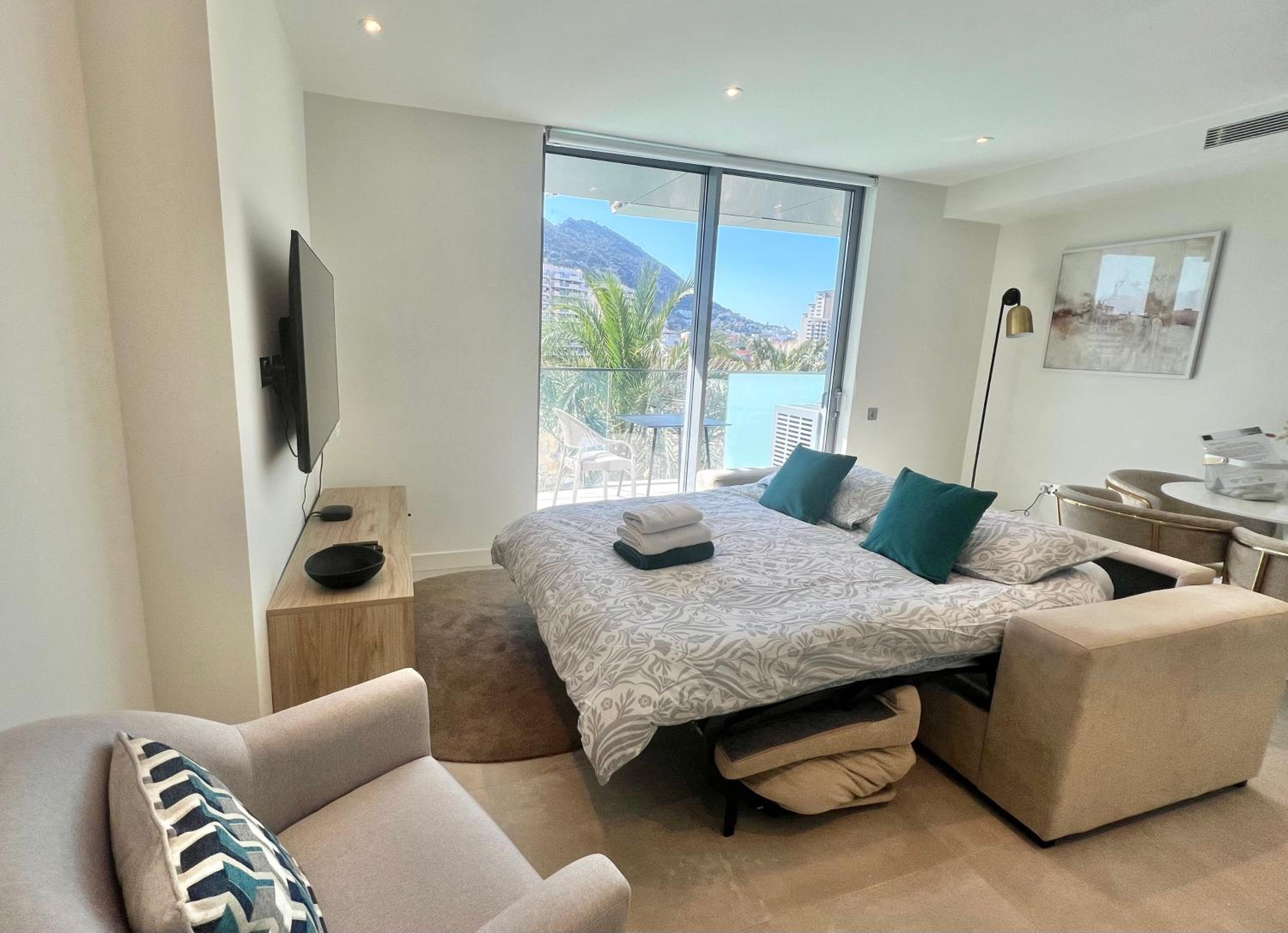 Luxury 1 Bed Apt With Pool Access In Eurocity view 5