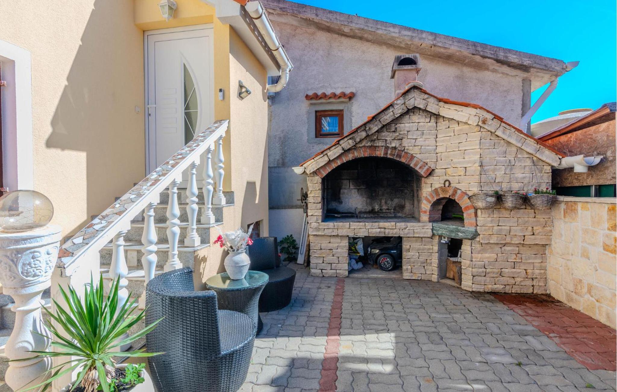 Cozy Apartment In Vir With Kitchen view 2