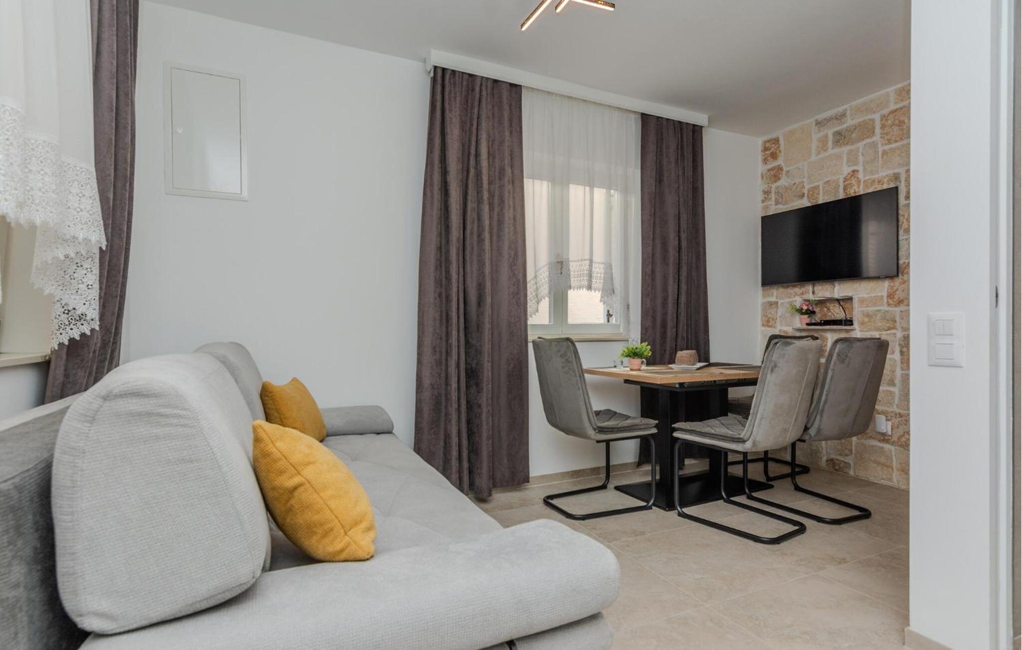Cozy Apartment In Vir With Kitchen view 3