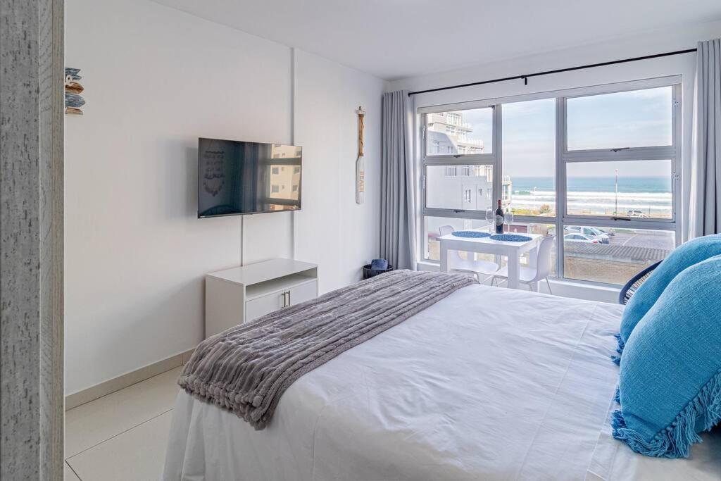 Beach Front Sea View Apartment, Table View