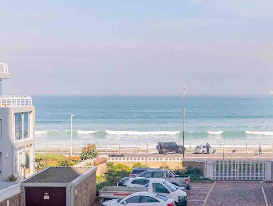 Beach Front Sea View Apartment, Table View