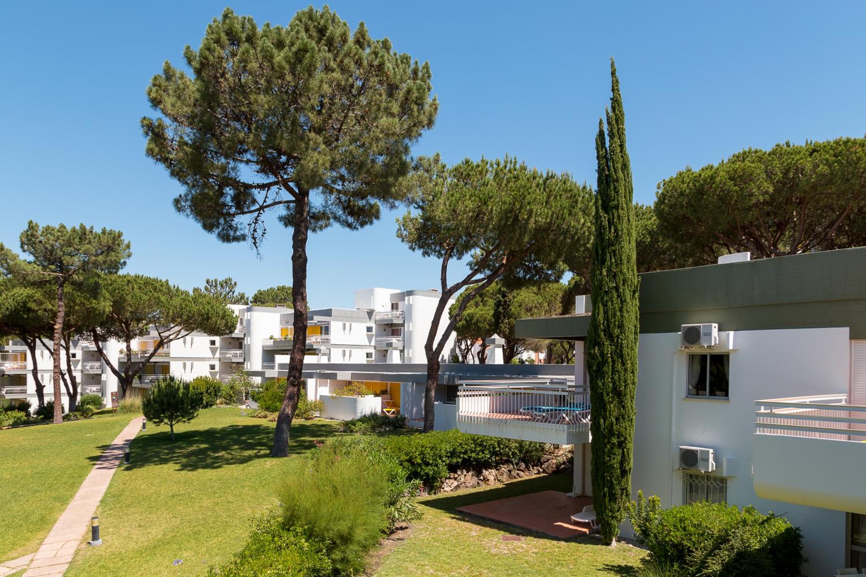 Hotel Apartamentos Turisticos Pinhal Da Marina - Image 1