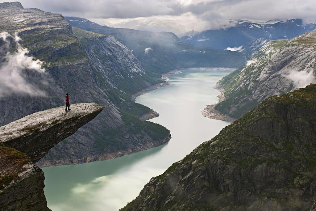 Handeland Lodge Near Trolltunga and Pulpit Rock Sleeps 18 with Sauna