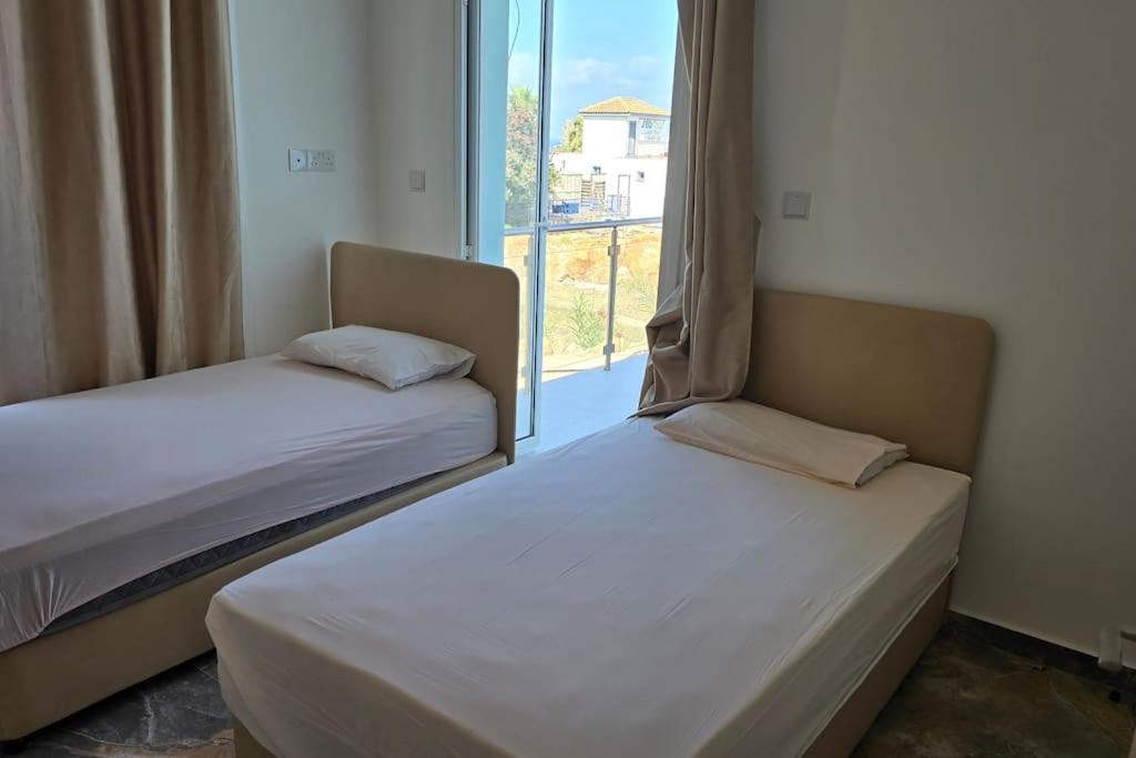 Queen Eyridiki Luxury Villa 2