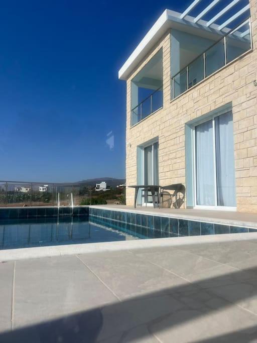 Queen Eyridiki Luxury Villa 2