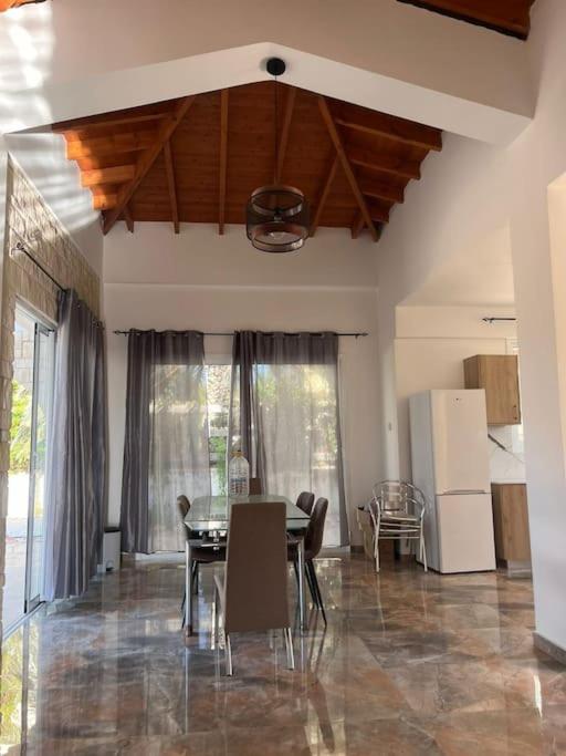 Queen Eyridiki Luxury Villa 2