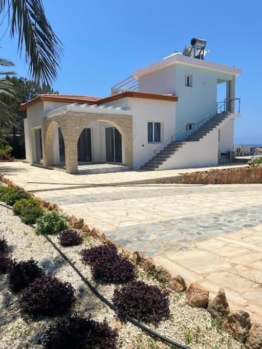 Queen Eyridiki Luxury Villa 2