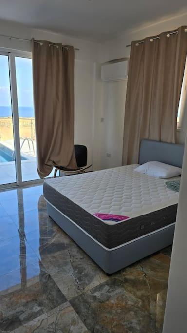 Queen Eyridiki Luxury Villa 2