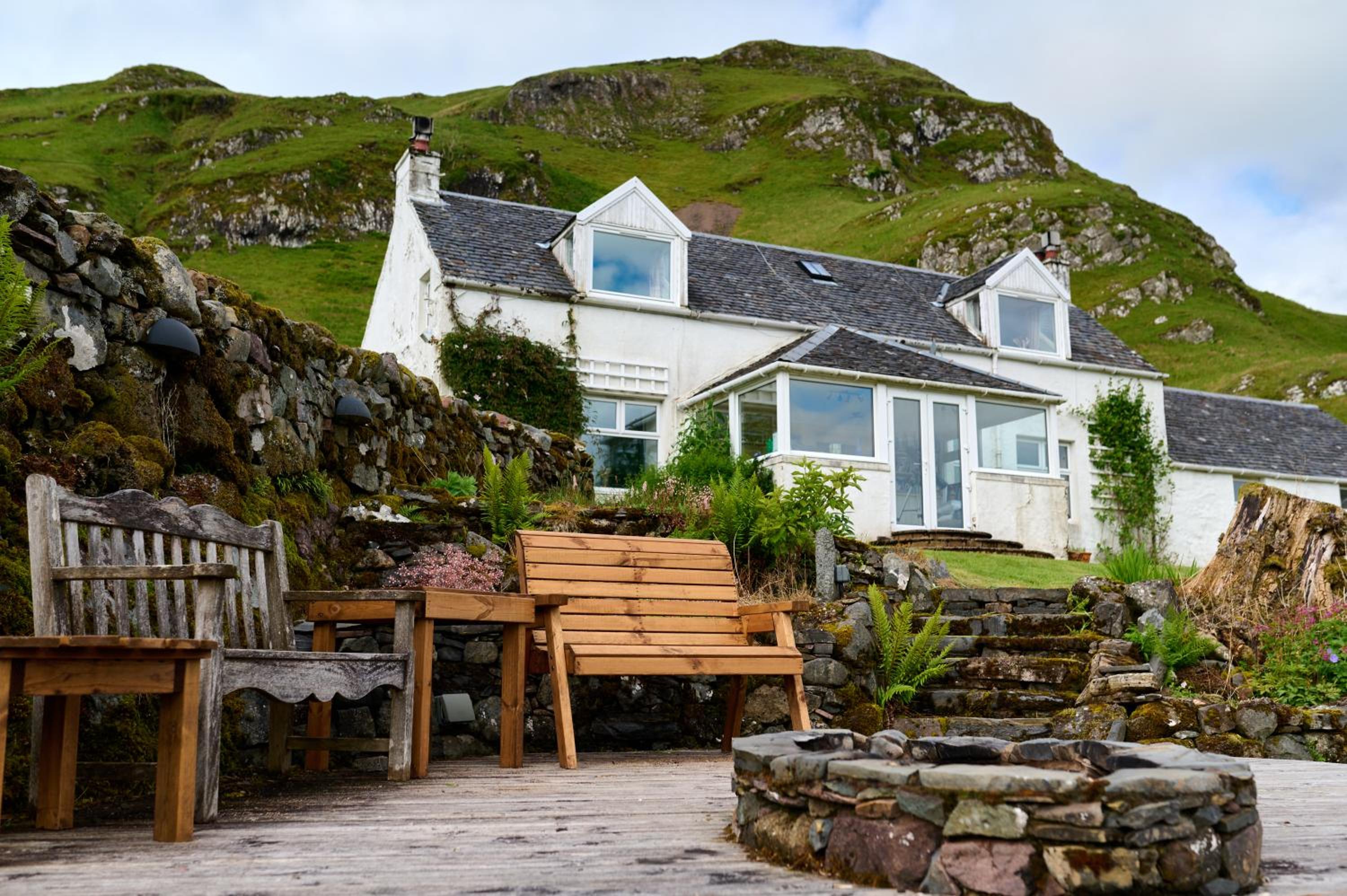 Farmhouse on Loch Tralaig view 2