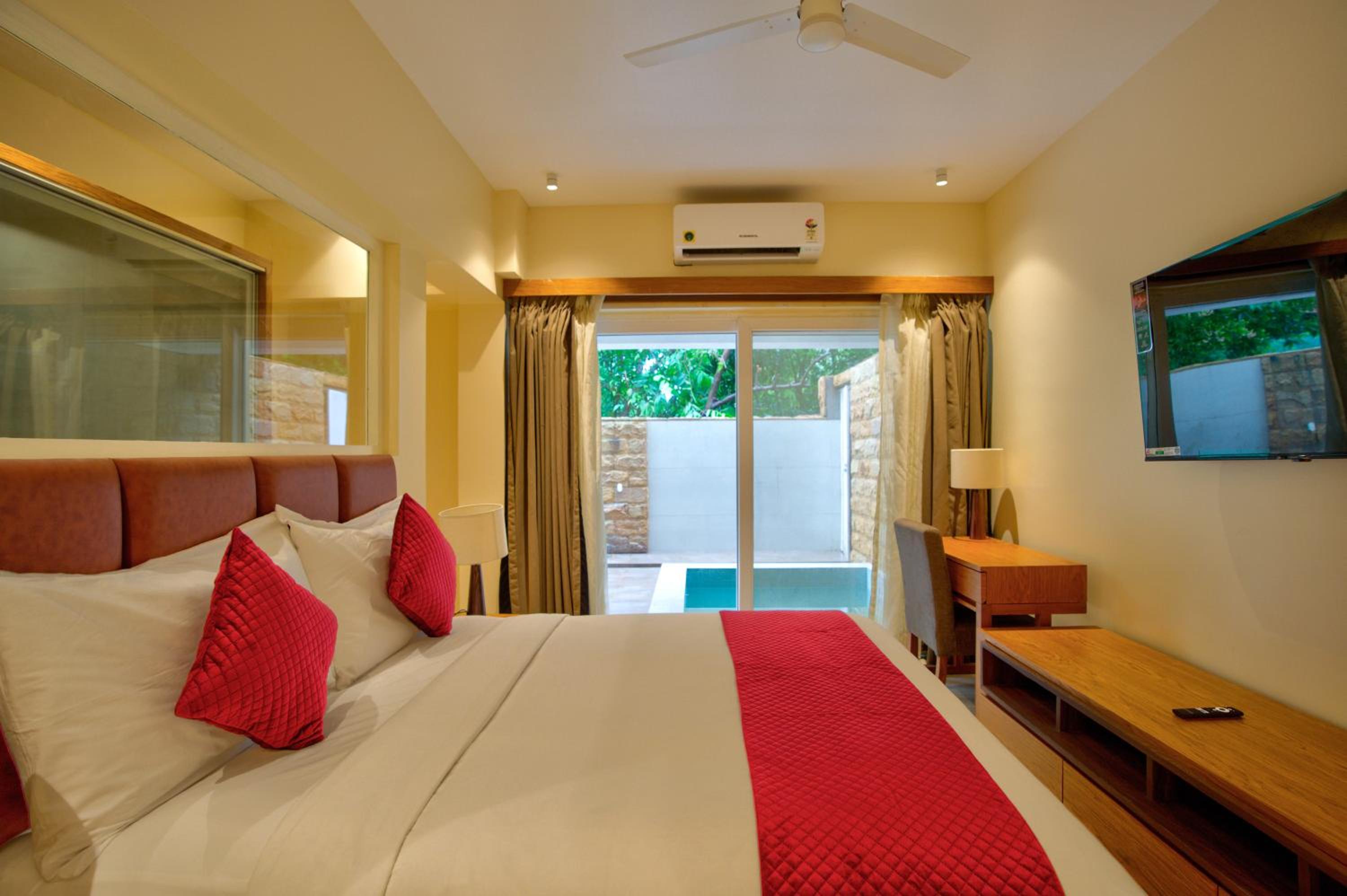 Asgard Stays with Jacuzzi & Swimming Pool - Close to Thalassa and Chapora fort view 3