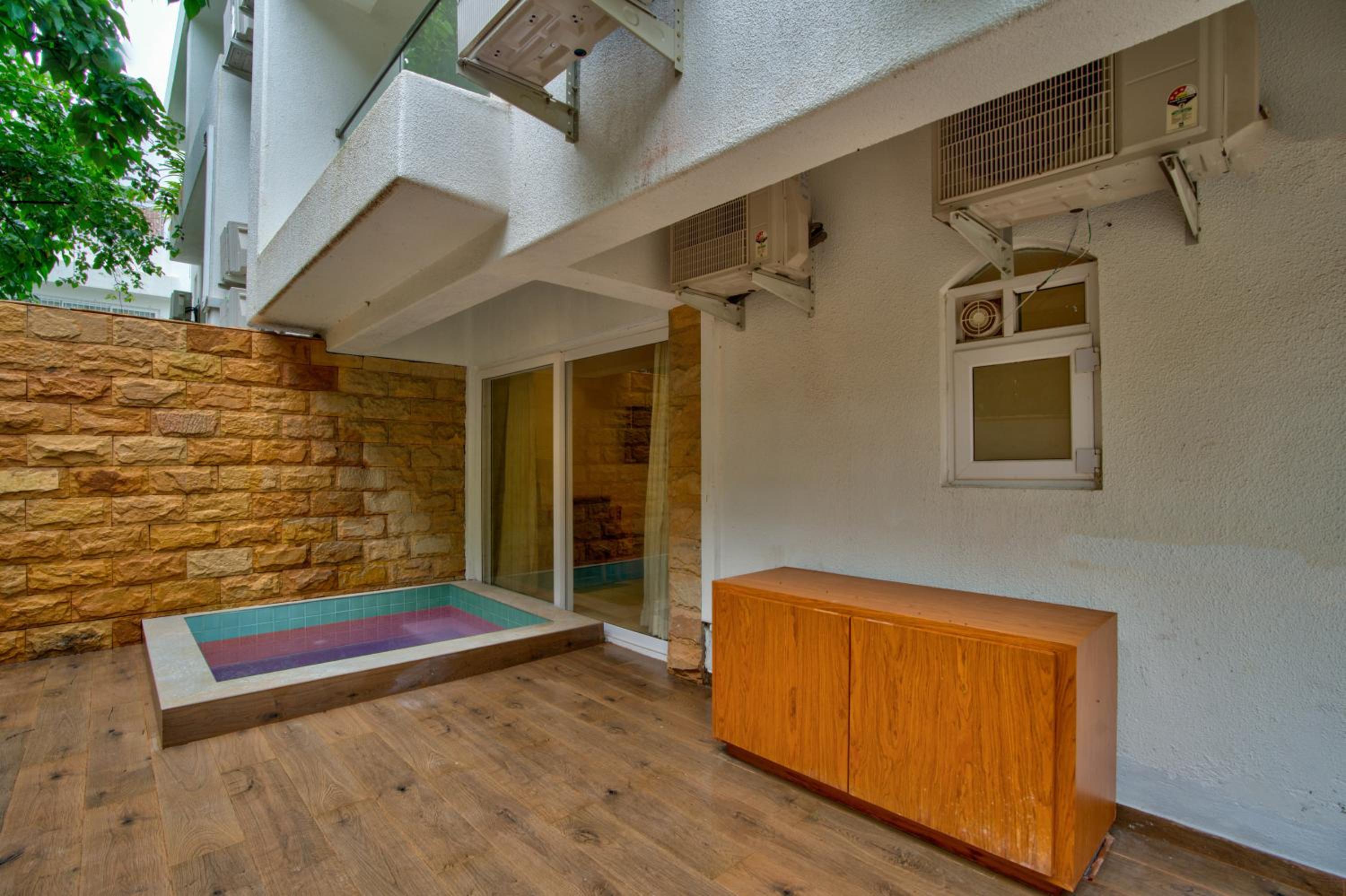 Asgard Stays with Jacuzzi & Swimming Pool - Close to Thalassa and Chapora fort view 5