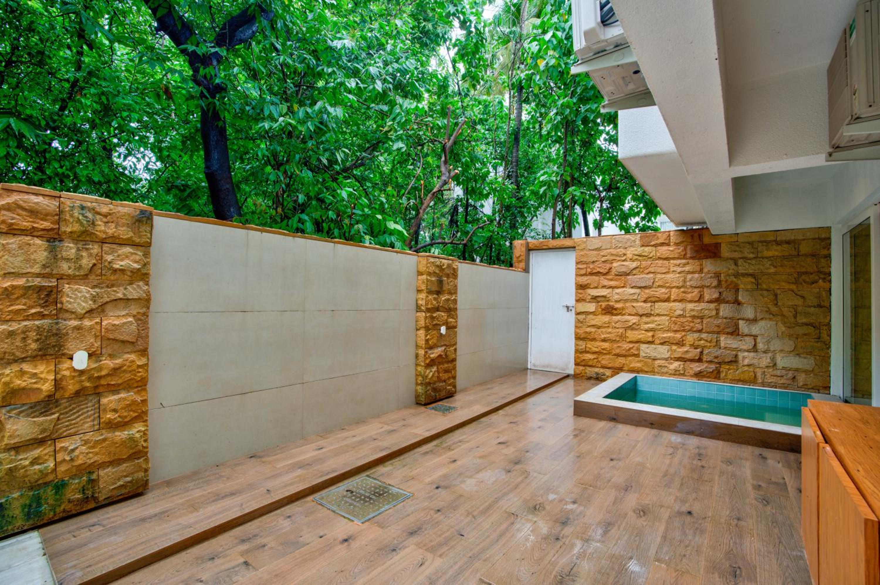 Asgard Stays with Jacuzzi & Swimming Pool - Close to Thalassa and Chapora fort view 4