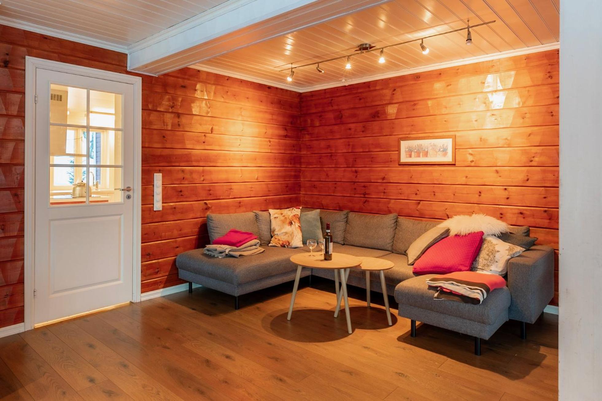 Handeland Lodge Near Trolltunga and Pulpit Rock Sleeps 18 with Sauna