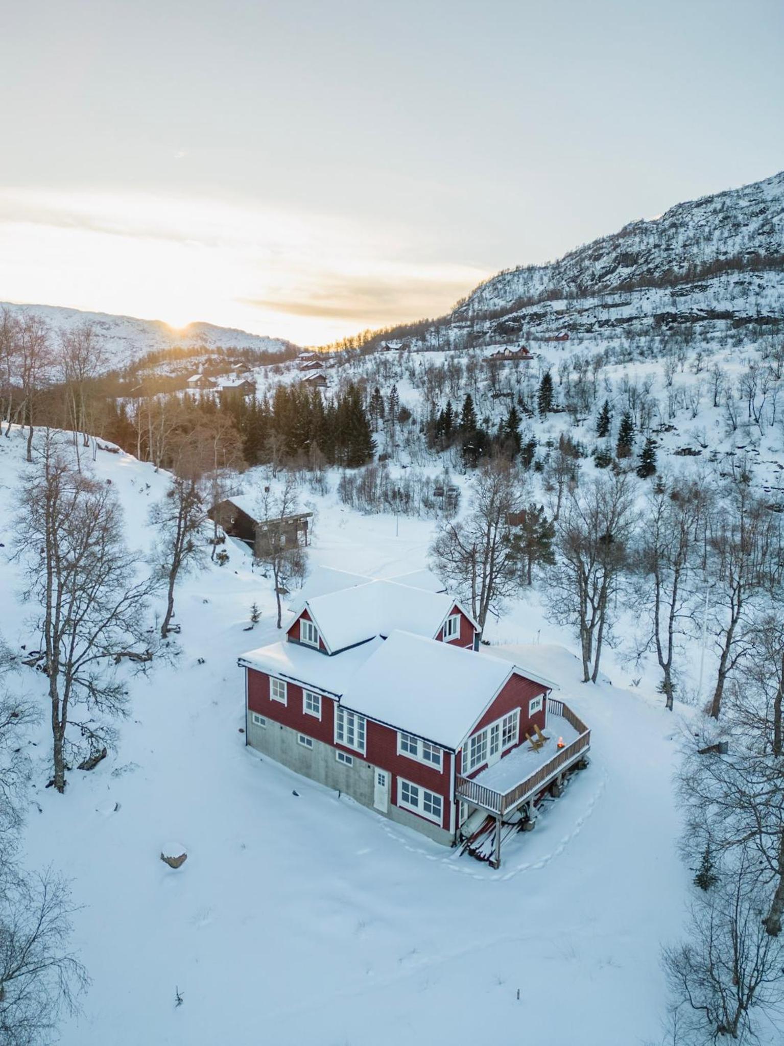 Handeland Lodge Near Trolltunga and Pulpit Rock Sleeps 18 with Sauna