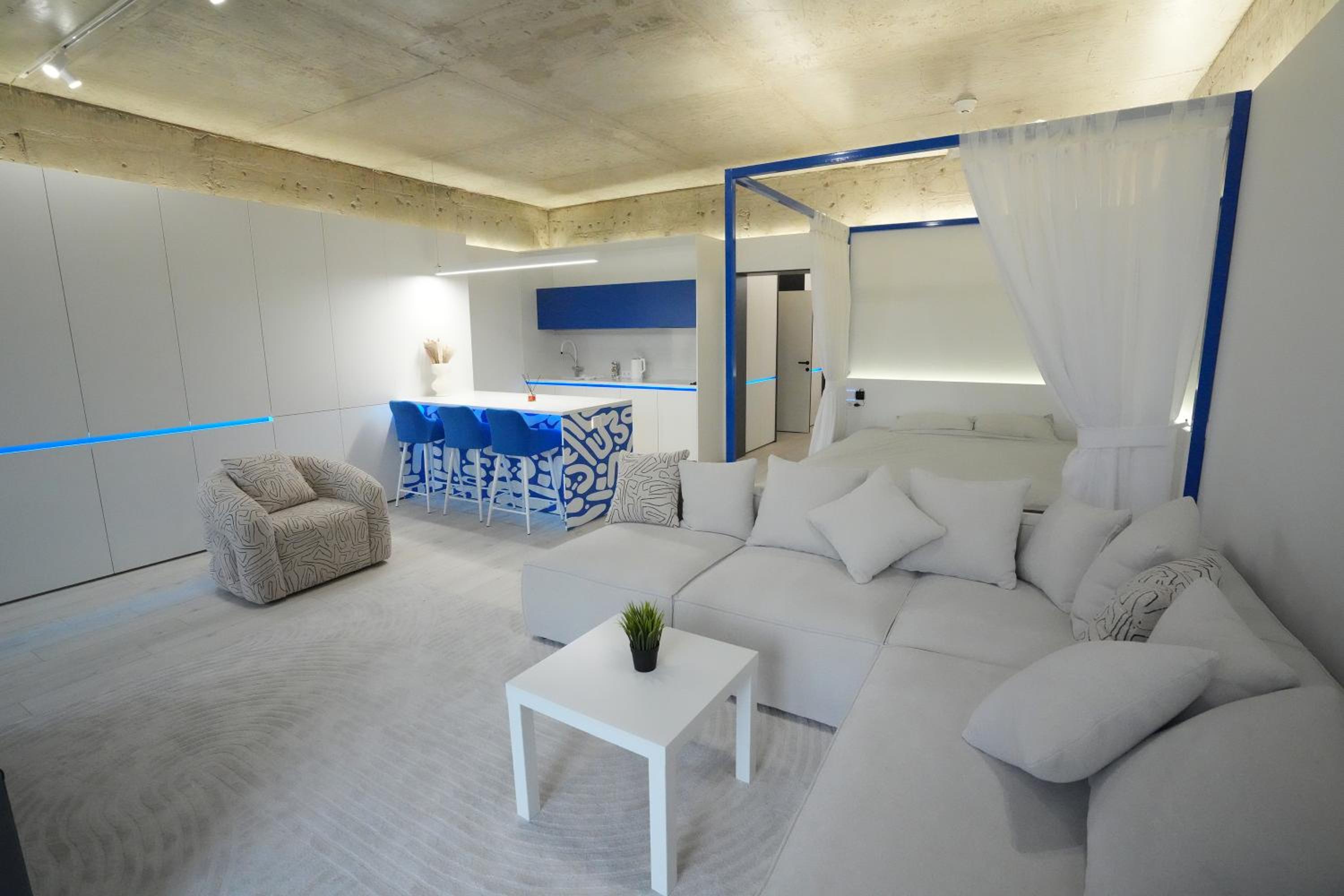 Luxurious apartment, on a high floor, with mountain views view 2