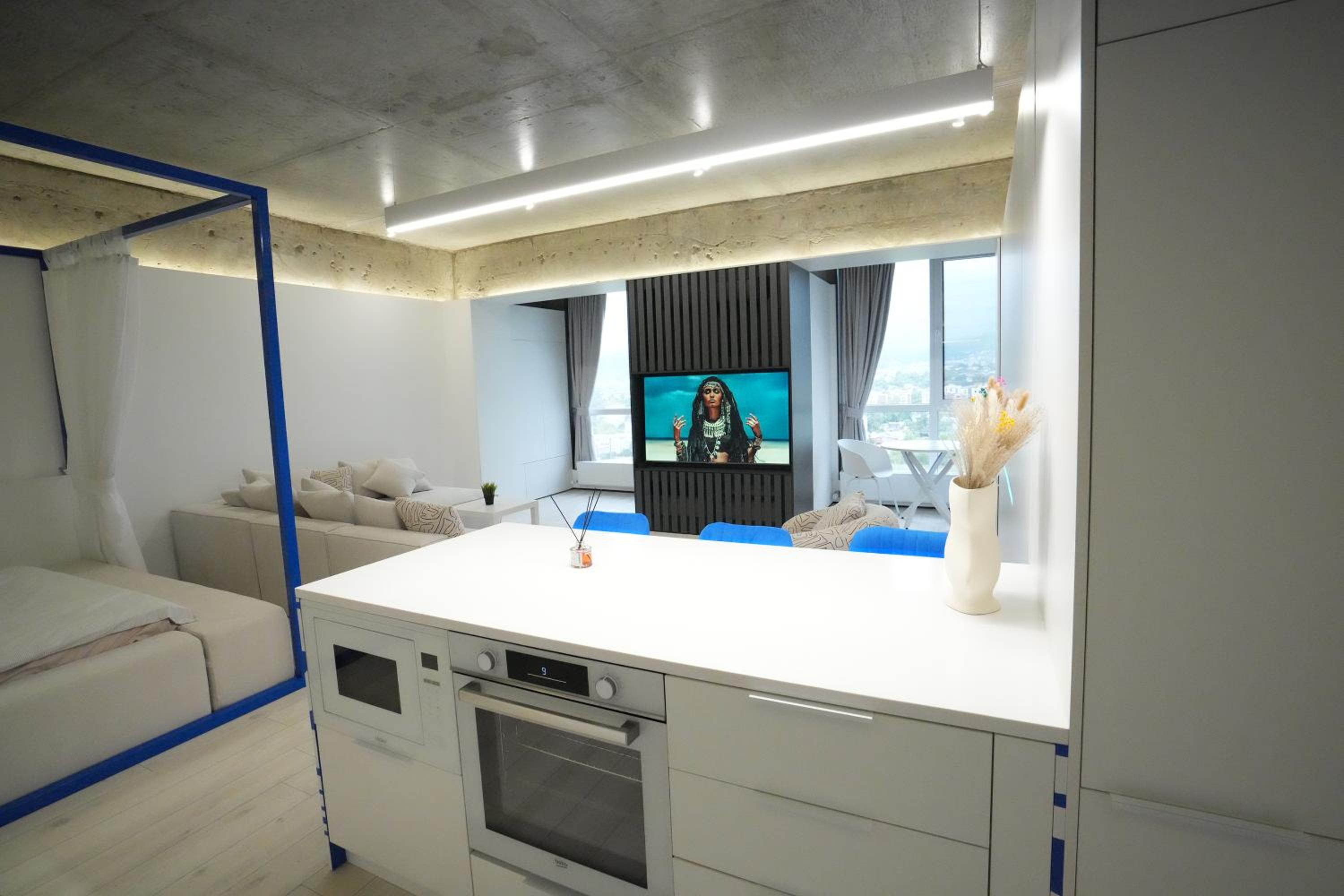 Luxurious apartment, on a high floor, with mountain views view 3