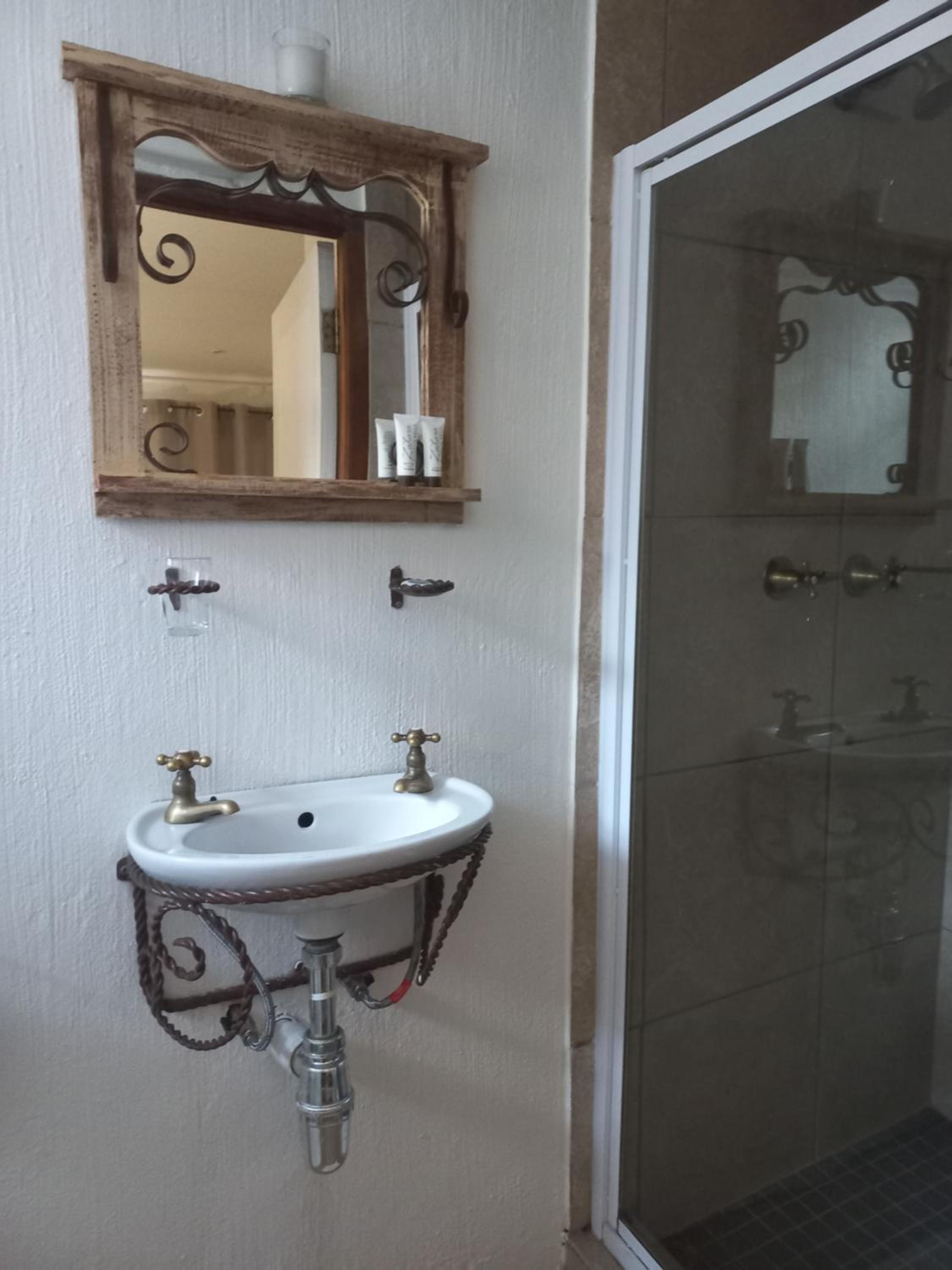 J'Cups Guest House