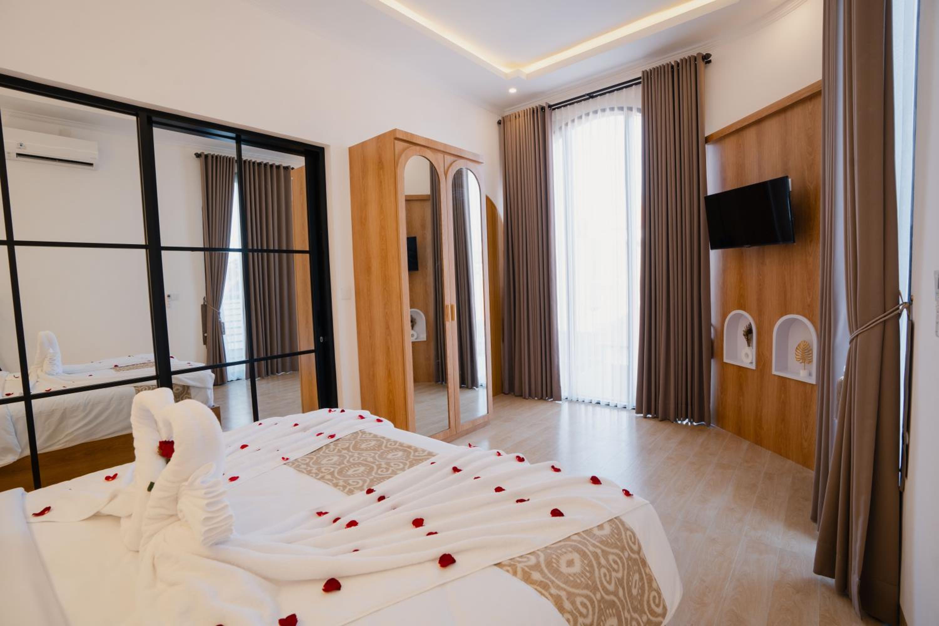 Melviano Suite & Villa view 3