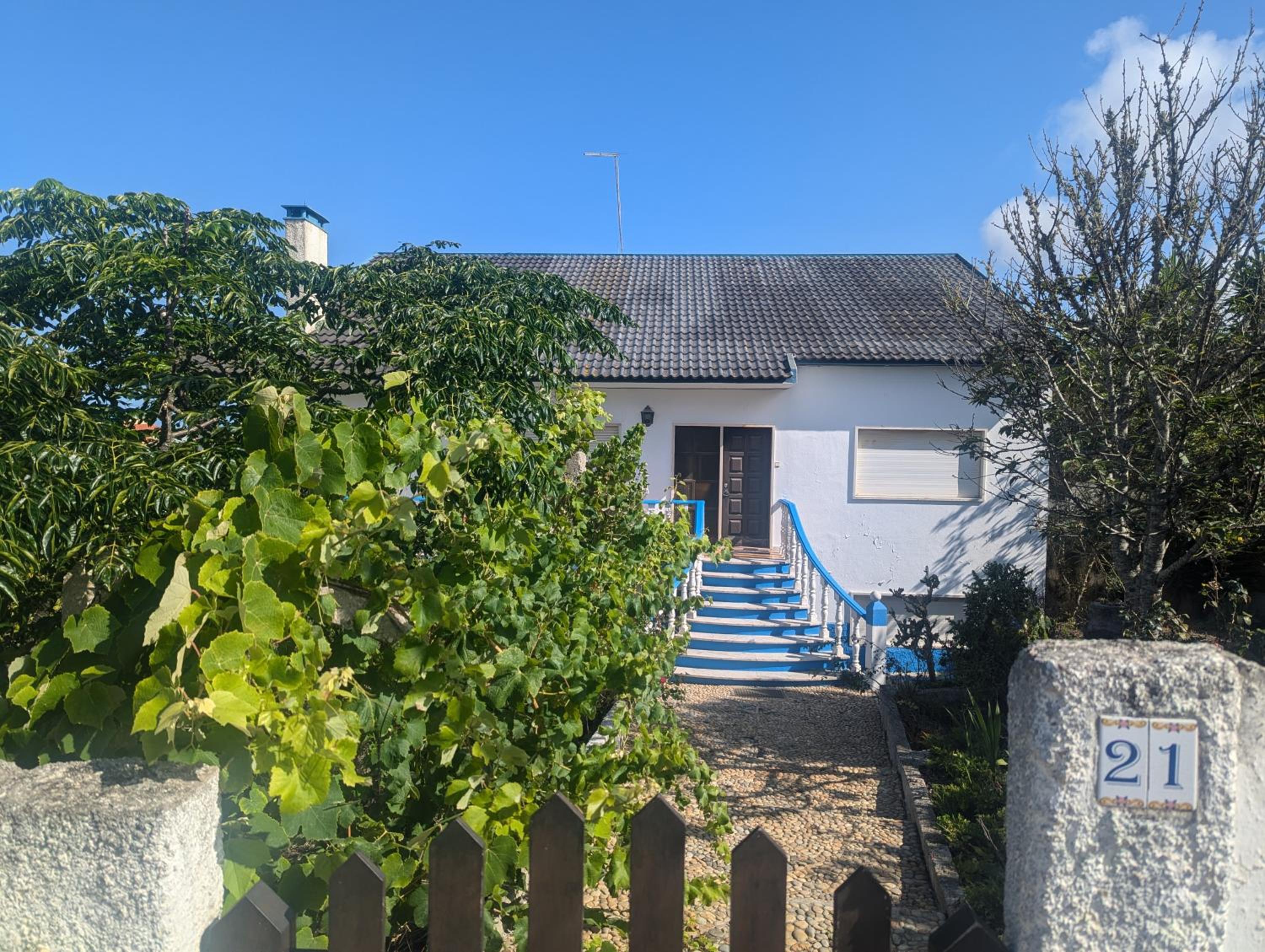 Rustic Retreat - Country villa with large garden, exquisite home gym, and nearby the beach view 5