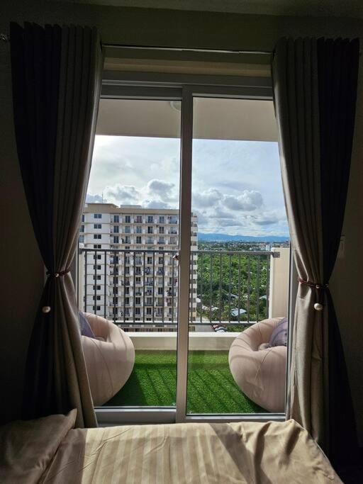 Warm and Cozy, Resort like Condo in LapuLapu 14th flr Near Airport view 3