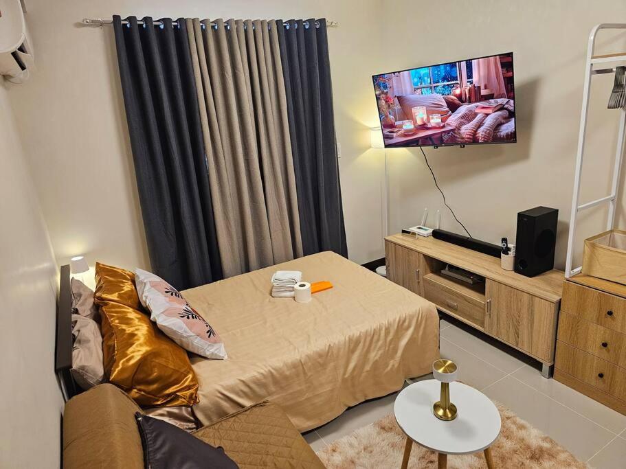 Warm and Cozy, Resort like Condo in LapuLapu 14th flr Near Airport view 5