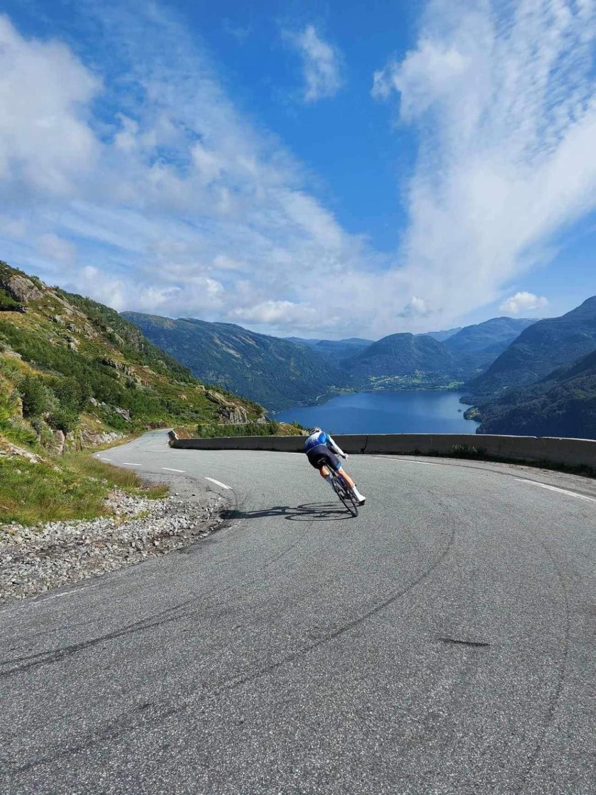Handeland Lodge Near Trolltunga and Pulpit Rock Sleeps 18 with Sauna