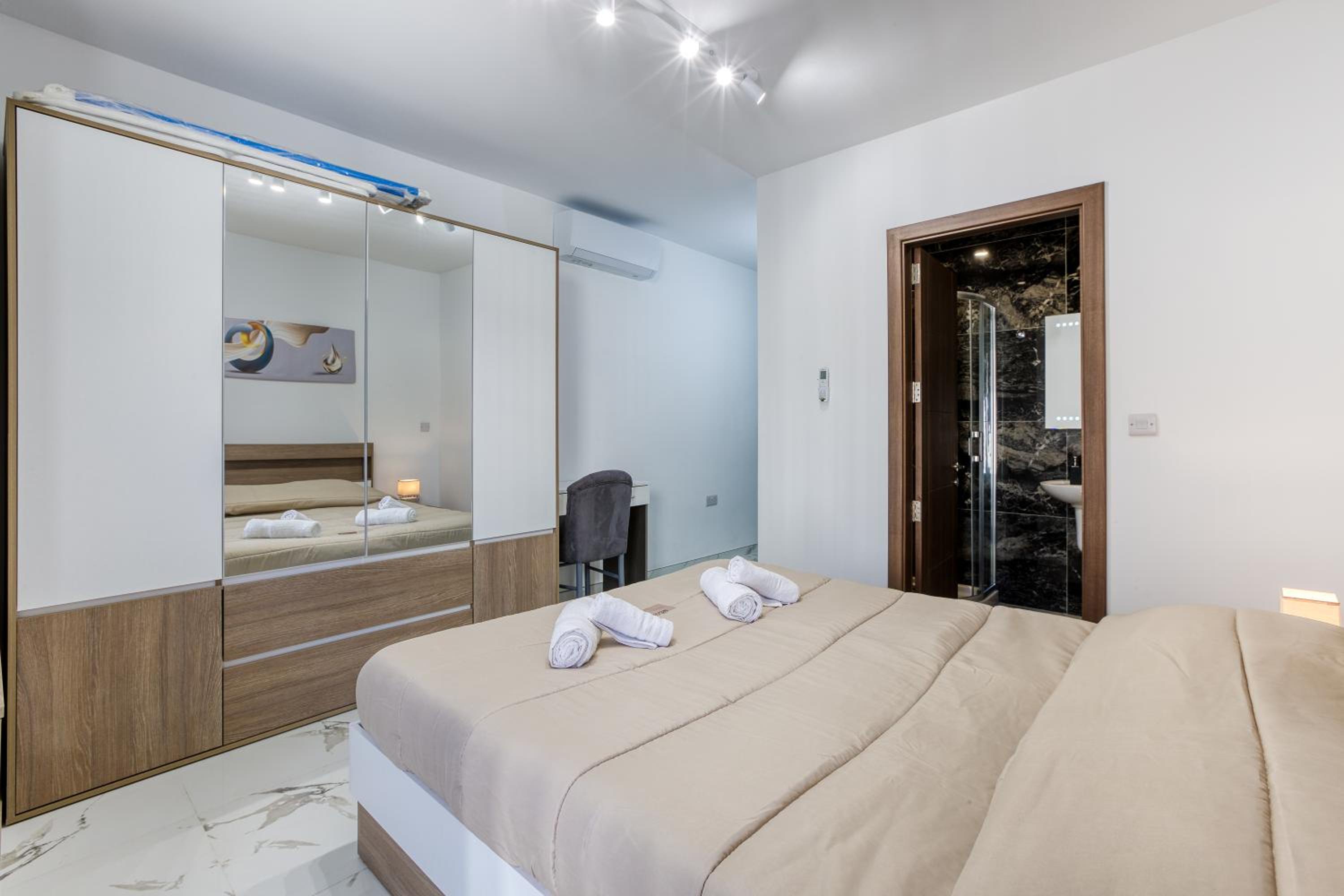 Brand new-2 Bedrooms flat photo 4