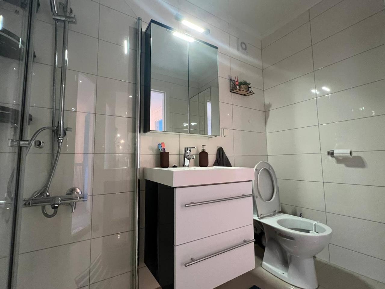 Sunny gateaway Room in Lerstad, Suitable for two guests view 4