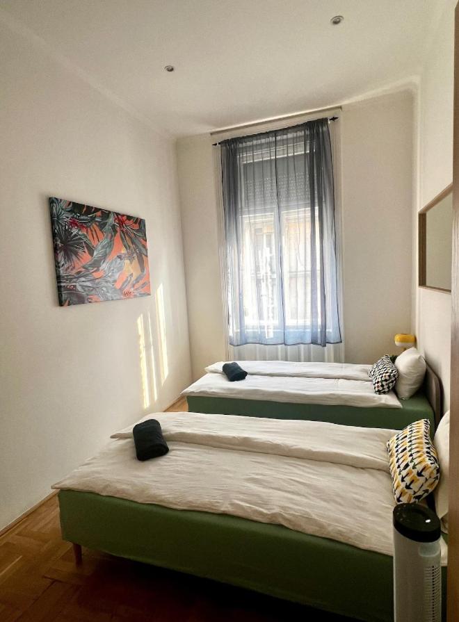 2BR Supercentral Apartment with Variable Beds by NW